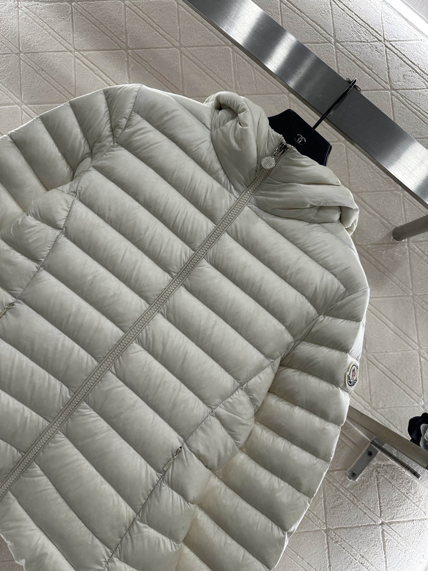 ♥Moncle*♥2025新品上架 连帽细长条羽绒服定制YB防风防水尼龙材质，白鹅绒填充内里，整件轻盈保
