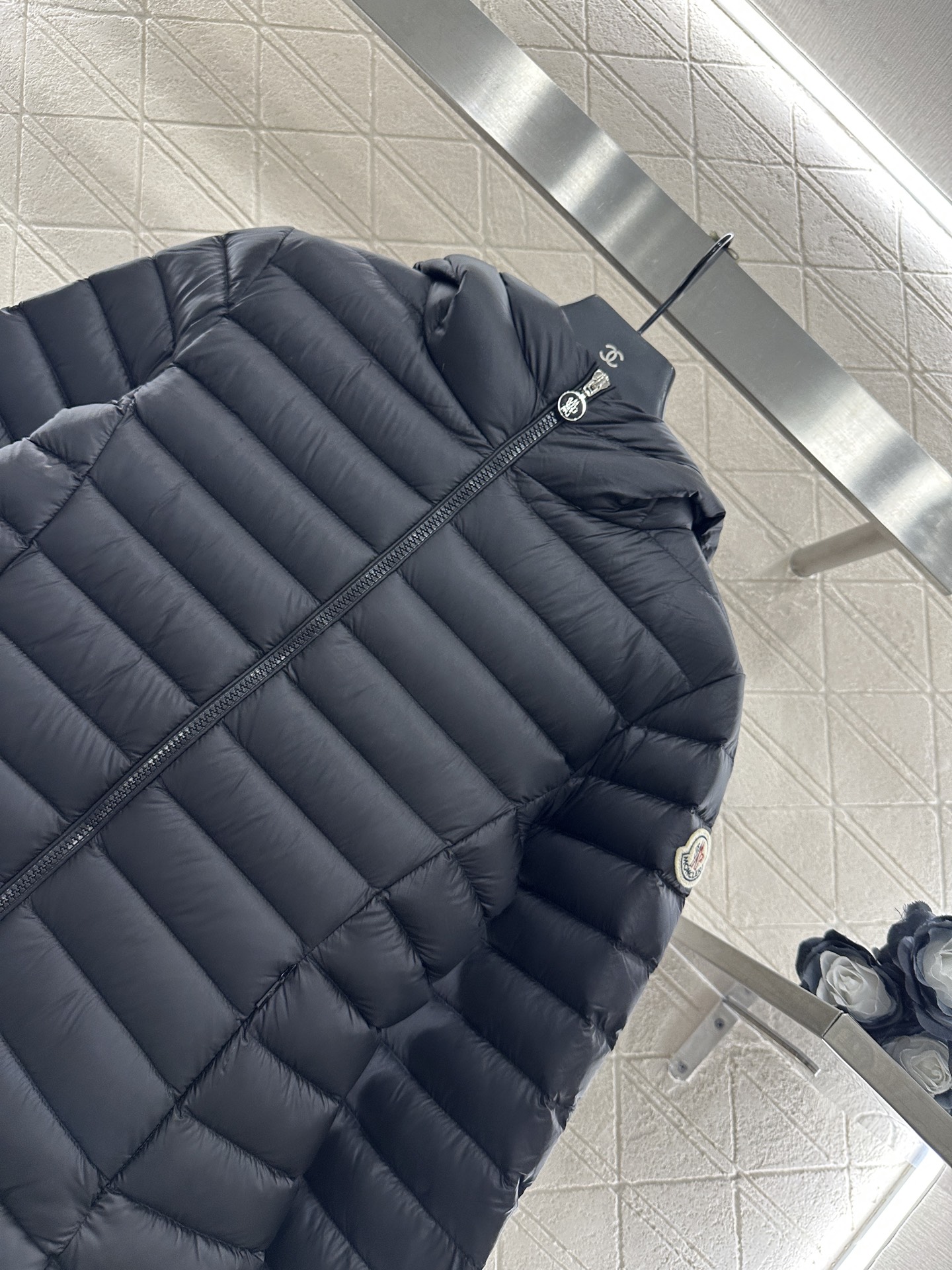 ♥Moncle*♥2025新品上架 连帽细长条羽绒服定制YB防风防水尼龙材质，白鹅绒填充内里，整件轻盈保