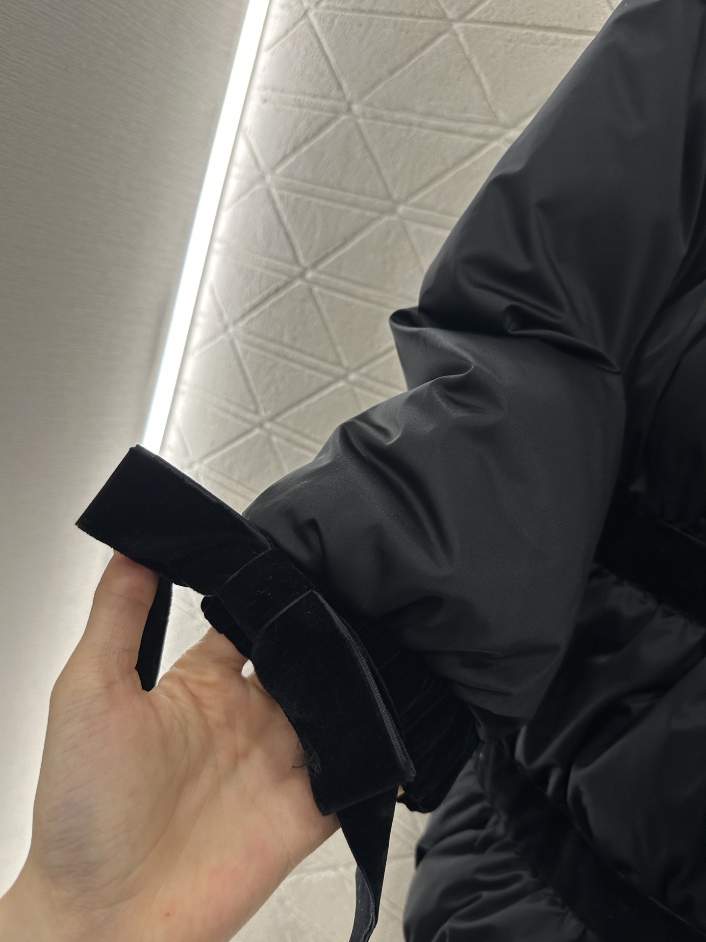 ♥Chane*♥2025新品上架 丝绒蝴蝶结中长款羽绒外套定制YB防风防水尼龙材质，白鸭绒填充内里，整件