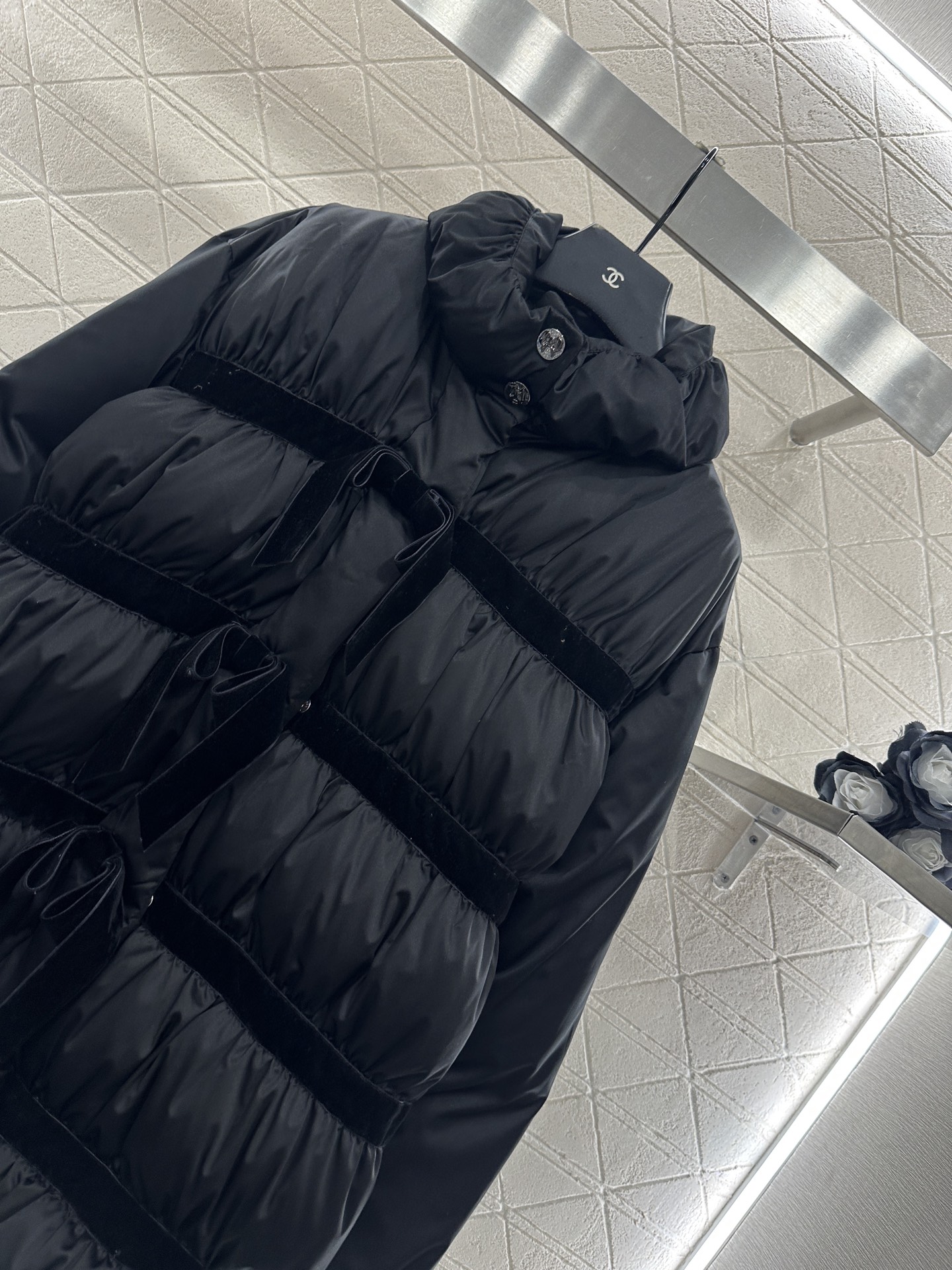 ♥Chane*♥2025新品上架 丝绒蝴蝶结中长款羽绒外套定制YB防风防水尼龙材质，白鸭绒填充内里，整件