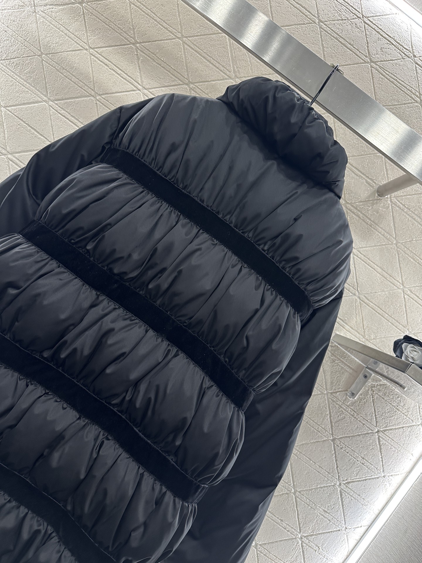 ♥Chane*♥2025新品上架 丝绒蝴蝶结中长款羽绒外套定制YB防风防水尼龙材质，白鸭绒填充内里，整件