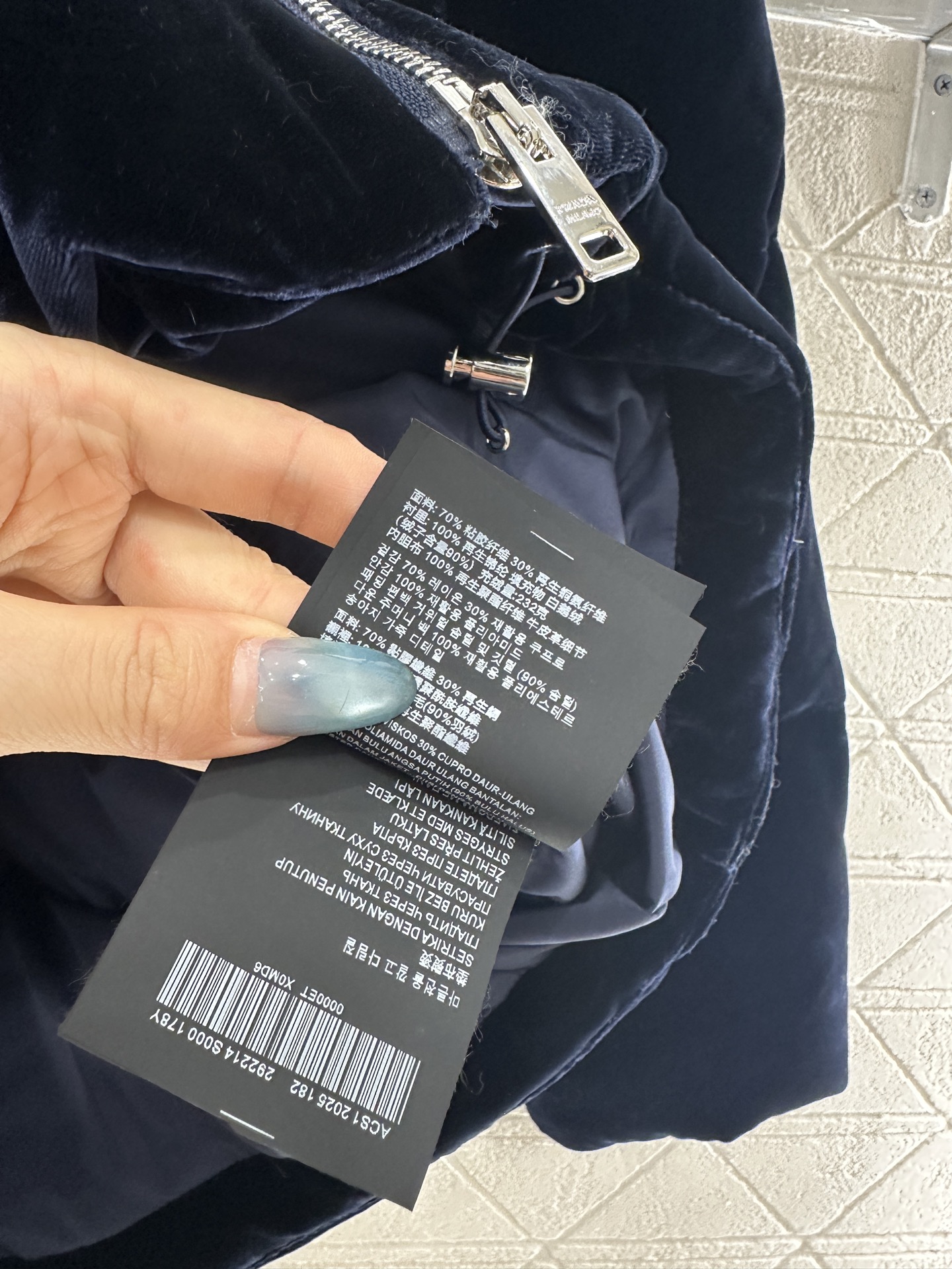 ♥Prad*♥2025新品上架 连帽收腰羽绒服定制YB进口丝绒材质，白鹅绒填充内里，整件轻盈保暖，长方形