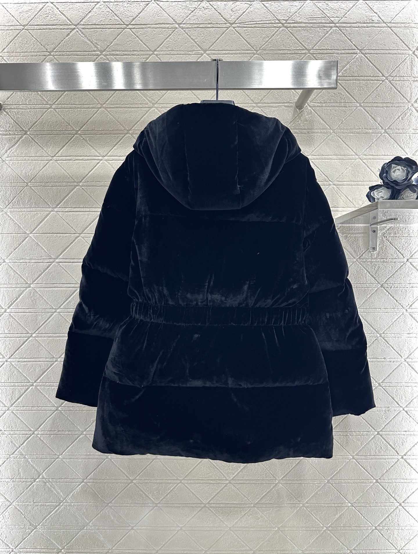 ♥Prad*♥2025新品上架 连帽收腰羽绒服定制YB进口丝绒材质，白鹅绒填充内里，整件轻盈保暖，长方形