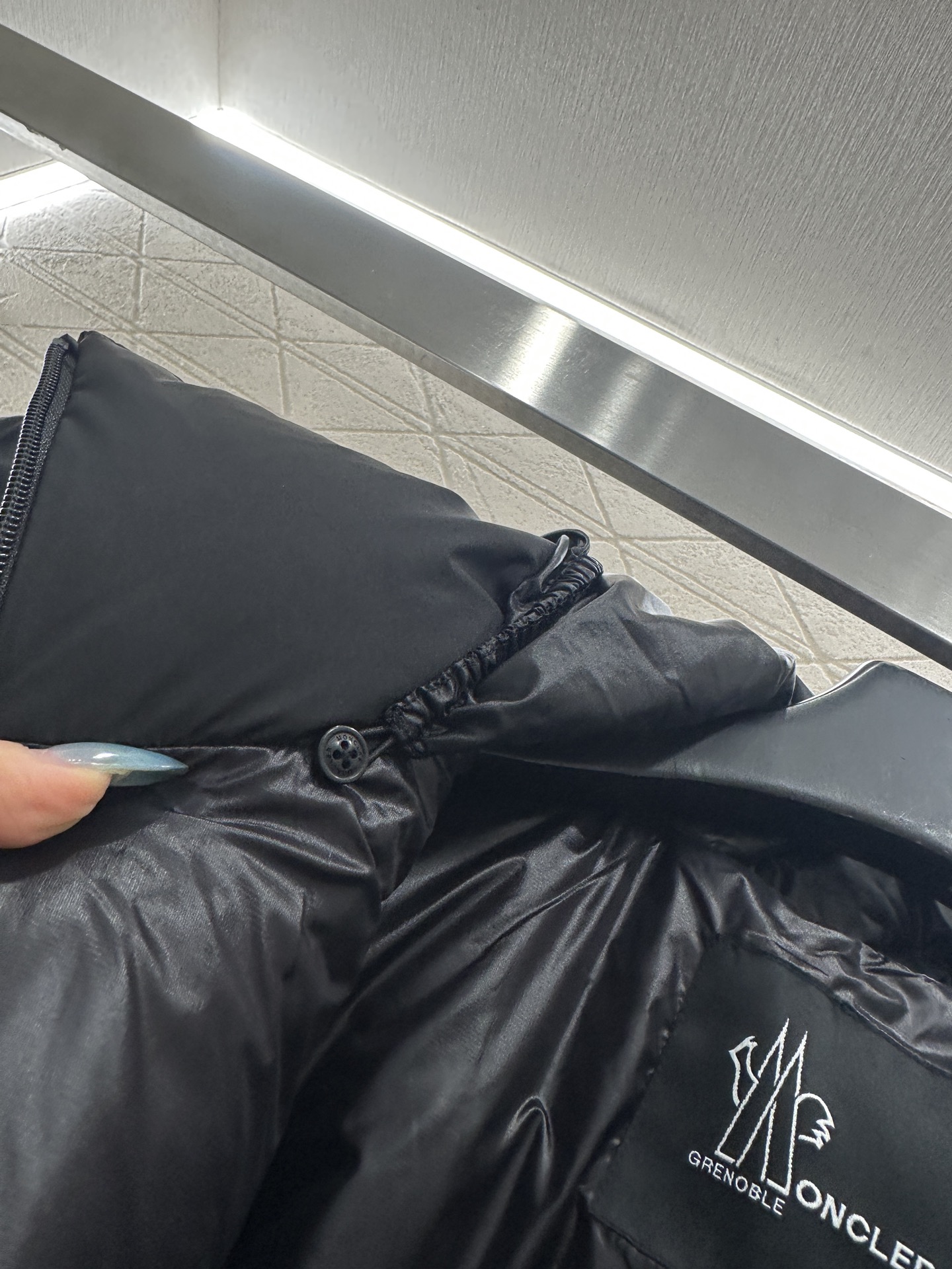 ♥Moncle*♥2025新品上架 连帽羽绒服外套定制YB进口防风防水尼龙材质，其工艺还原，升级材质，提