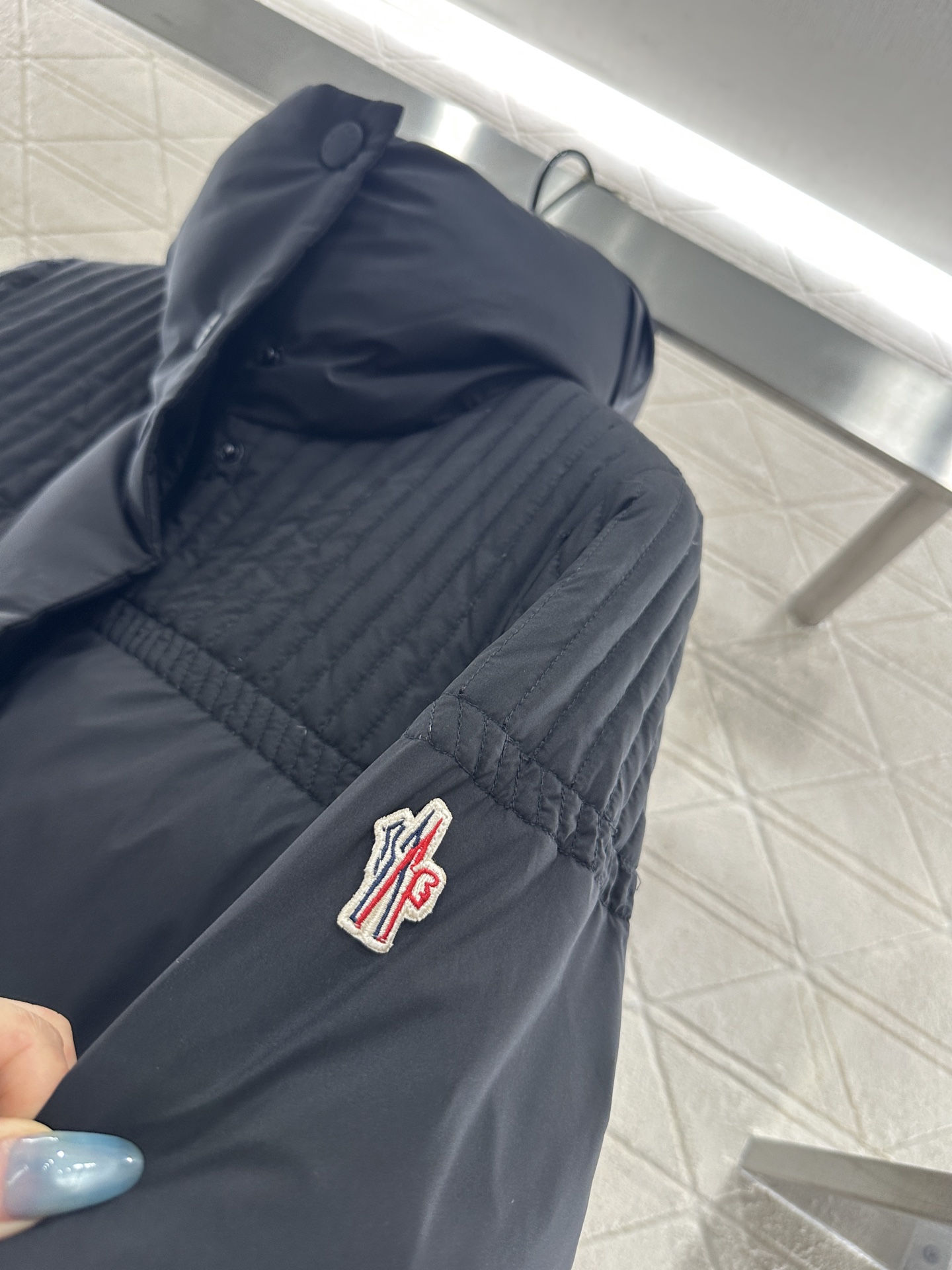 ♥Moncle*♥2025新品上架 连帽羽绒服外套定制YB进口防风防水尼龙材质，其工艺还原，升级材质，提