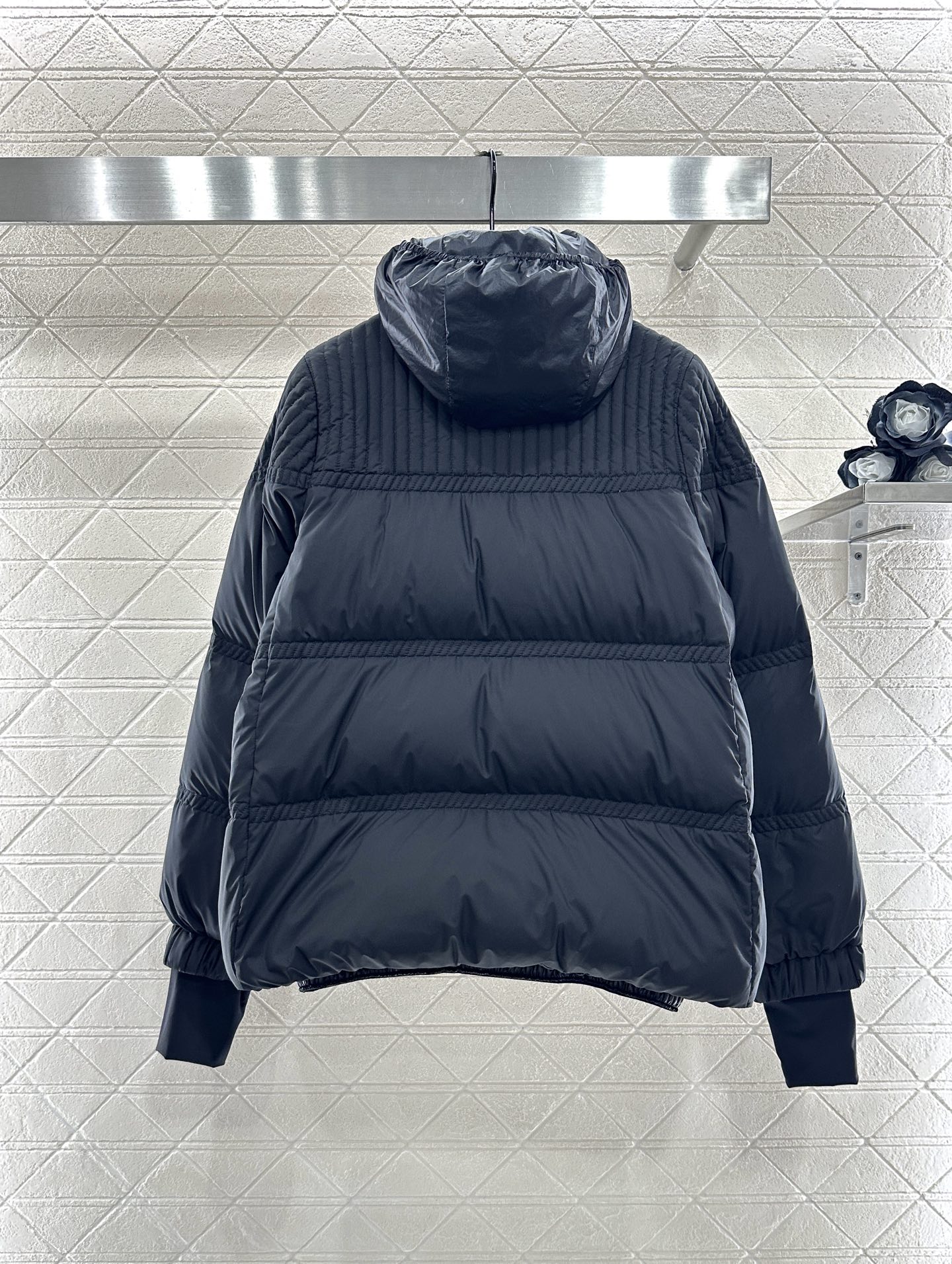 ♥Moncle*♥2025新品上架 连帽羽绒服外套定制YB进口防风防水尼龙材质，其工艺还原，升级材质，提