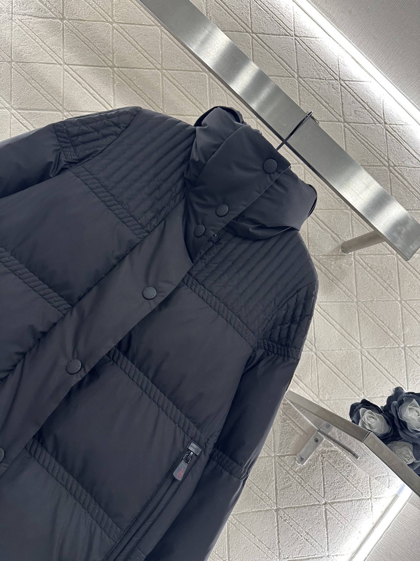 ♥Moncle*♥2025新品上架 连帽羽绒服外套定制YB进口防风防水尼龙材质，其工艺还原，升级材质，提