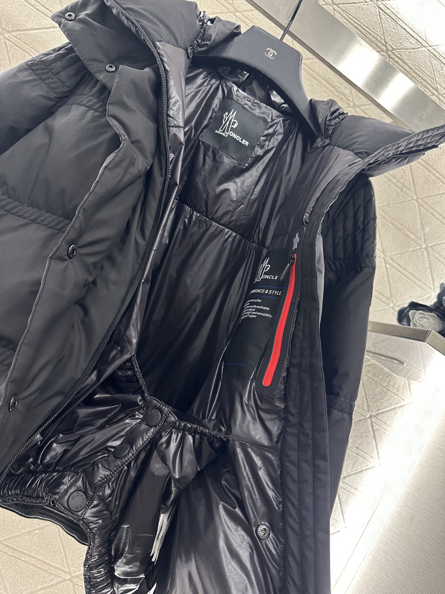 ♥Moncle*♥2025新品上架 连帽羽绒服外套定制YB进口防风防水尼龙材质，其工艺还原，升级材质，提