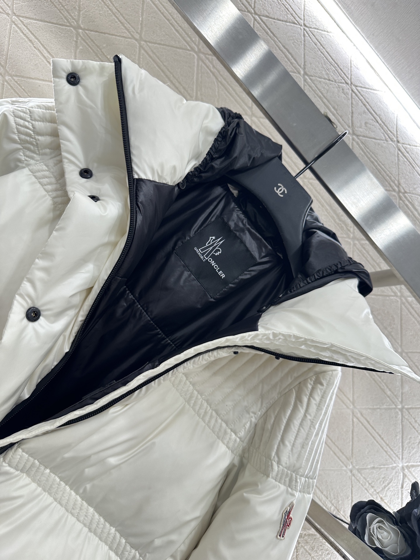 ♥Moncle*♥2025新品上架 连帽羽绒服外套定制YB进口防风防水尼龙材质，其工艺还原，升级材质，提