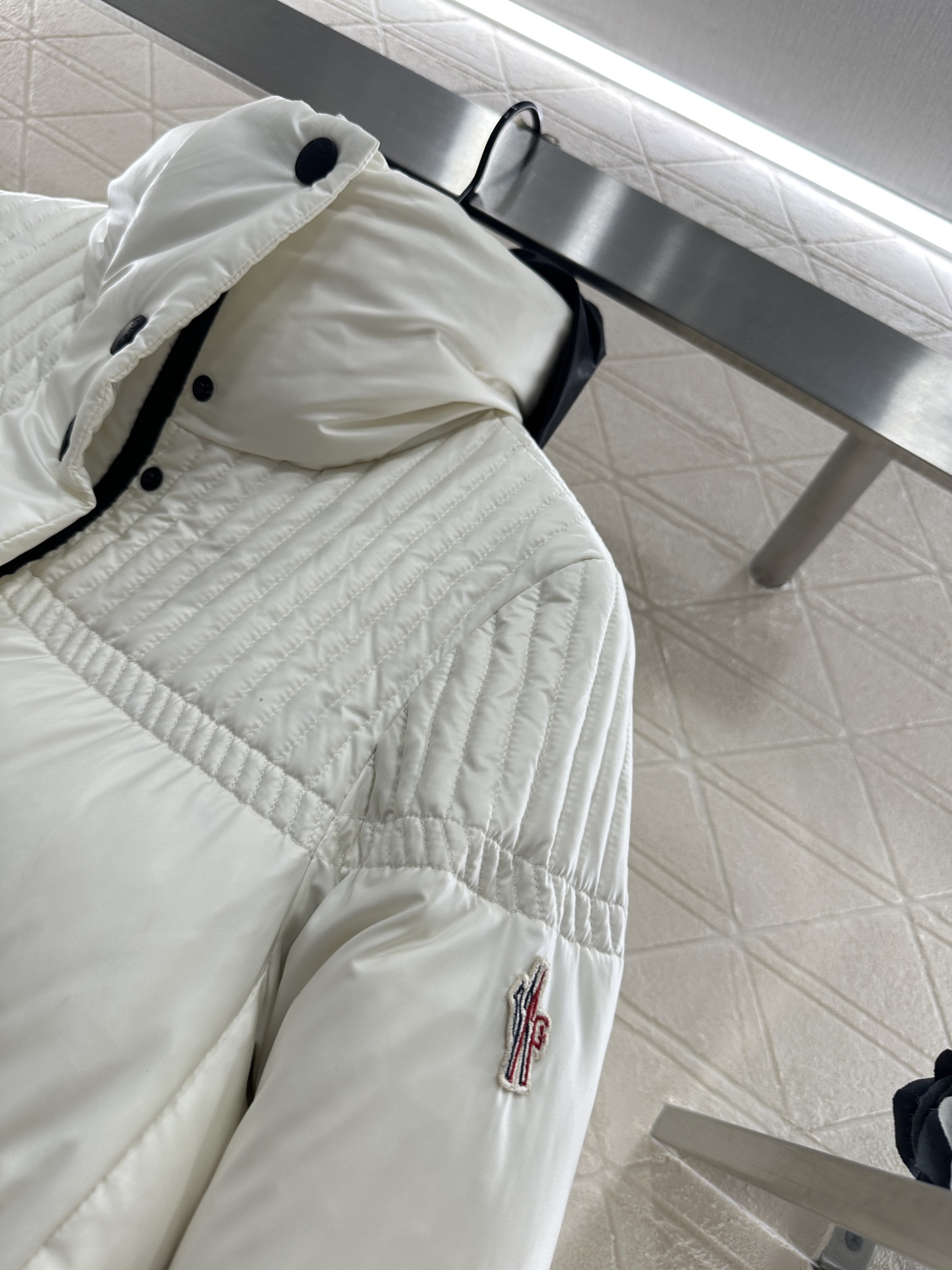 ♥Moncle*♥2025新品上架 连帽羽绒服外套定制YB进口防风防水尼龙材质，其工艺还原，升级材质，提