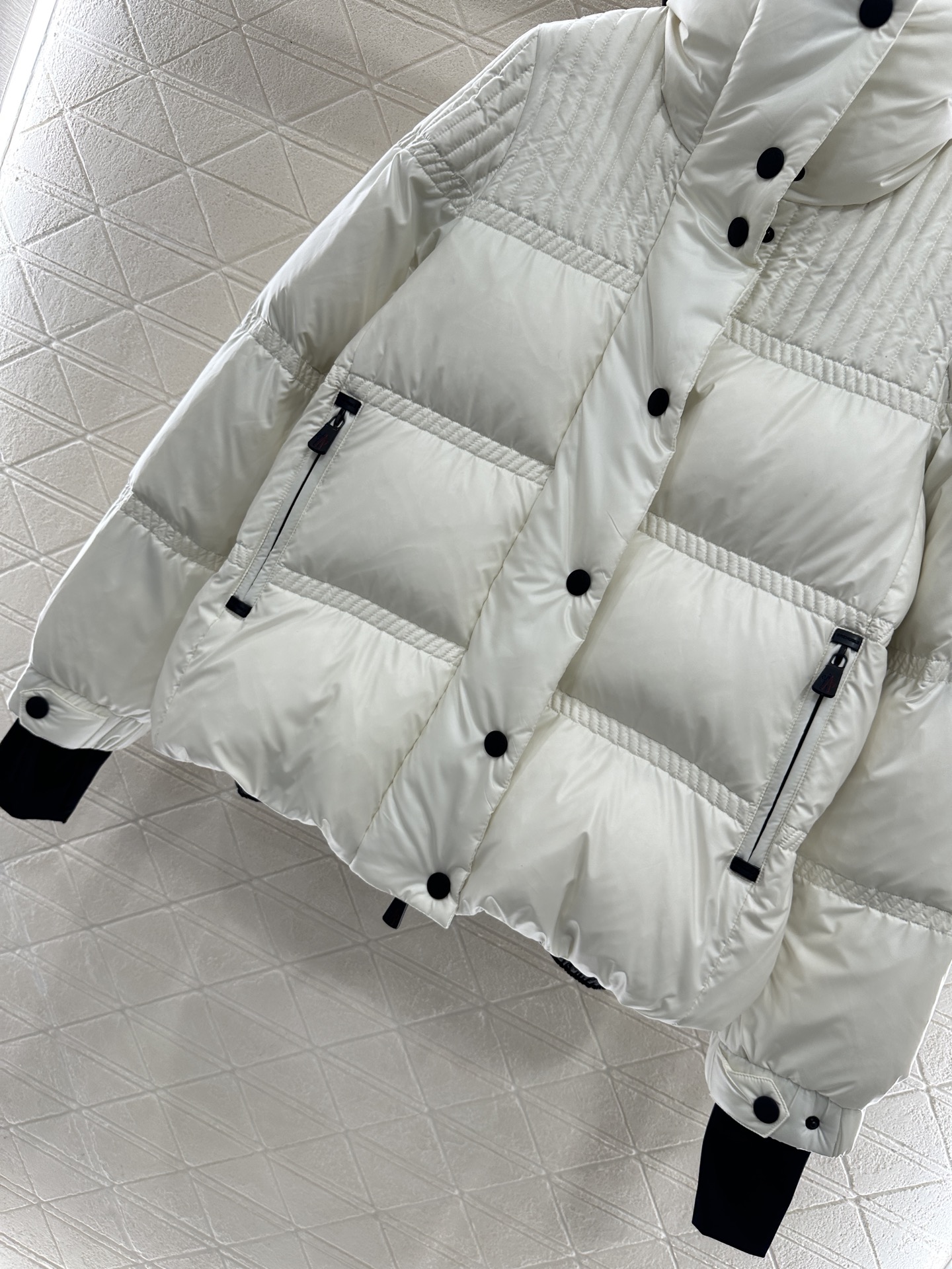 ♥Moncle*♥2025新品上架 连帽羽绒服外套定制YB进口防风防水尼龙材质，其工艺还原，升级材质，提