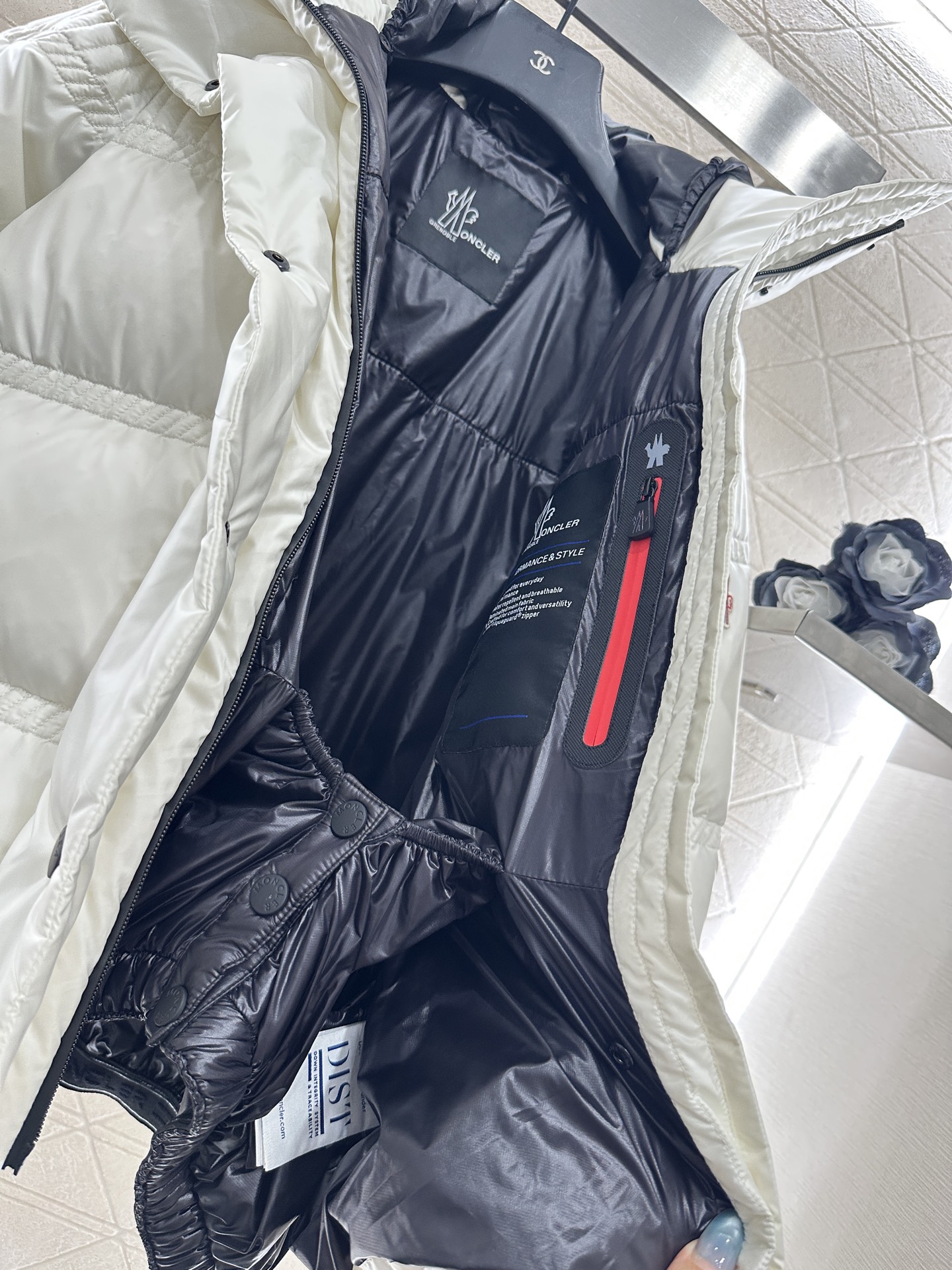 ♥Moncle*♥2025新品上架 连帽羽绒服外套定制YB进口防风防水尼龙材质，其工艺还原，升级材质，提