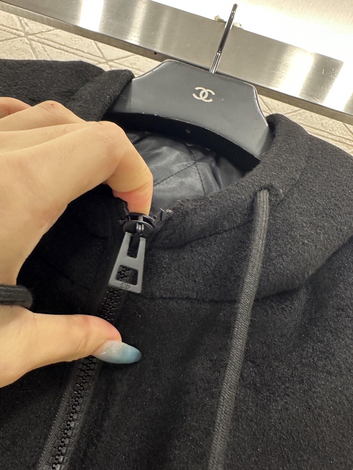 ♥Dio*♥2025新品上架 连帽抽绳棉服外套定制YB进口毛呢材质，肌理明显，质感高级。连帽拉链外套，连