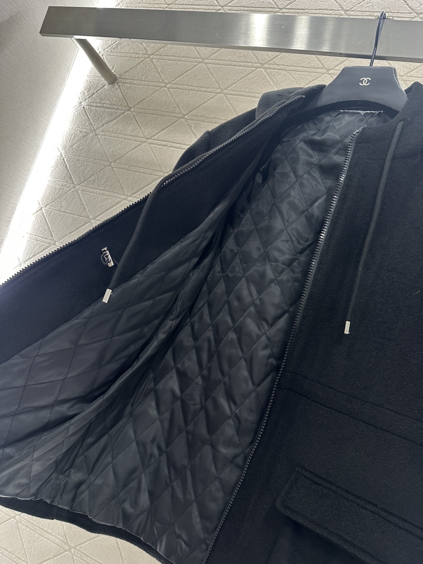 ♥Dio*♥2025新品上架 连帽抽绳棉服外套定制YB进口毛呢材质，肌理明显，质感高级。连帽拉链外套，连