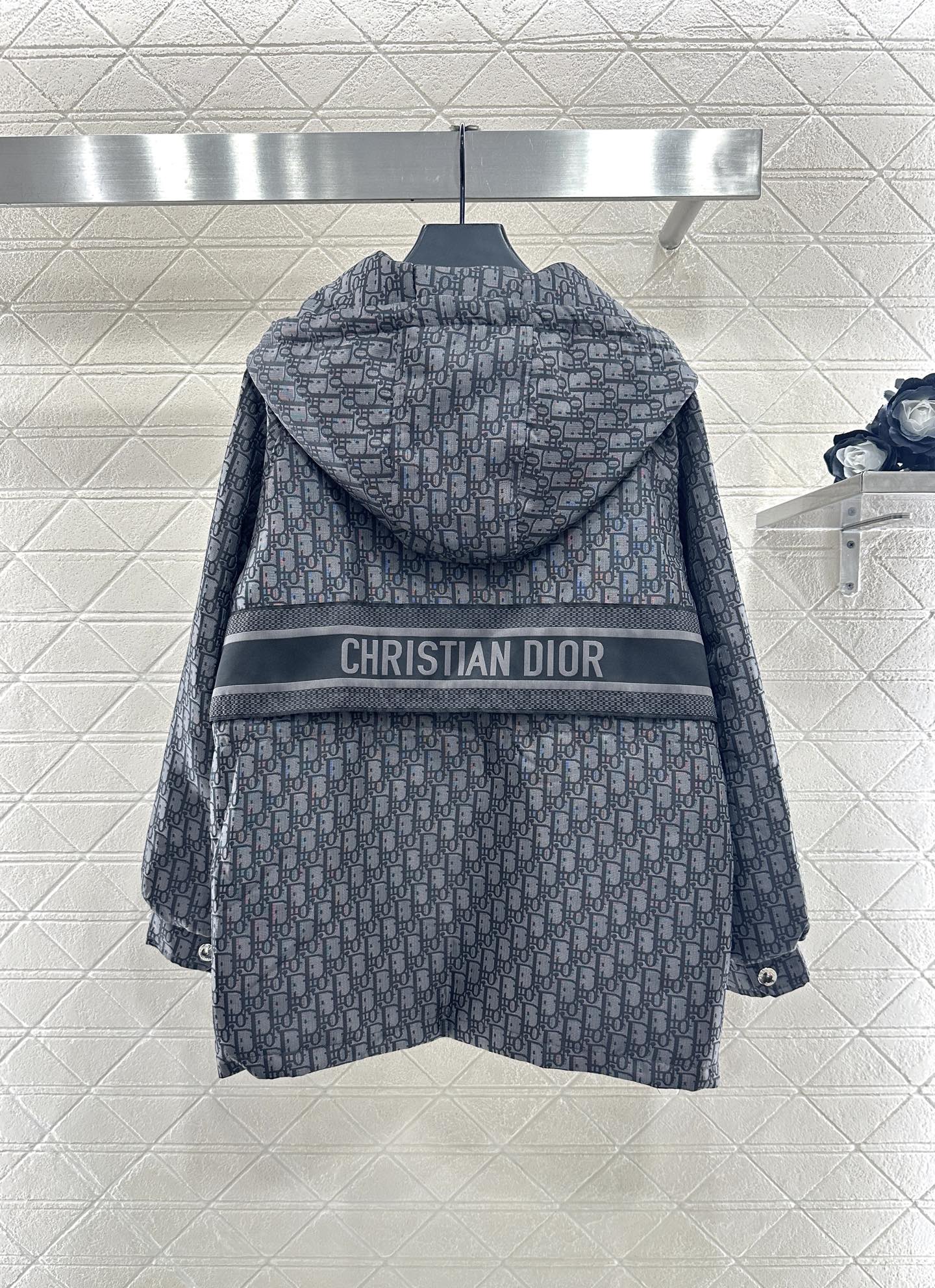 ♥Dio*♥2025新品上架连帽提花抽绳收腰棉服外套定制YB进口提花材质，羽绒棉填充内里，整件轻盈保暖，