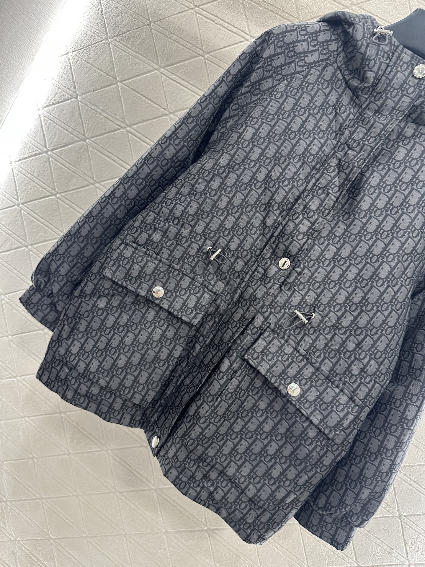 ♥Dio*♥2025新品上架连帽提花抽绳收腰棉服外套定制YB进口提花材质，羽绒棉填充内里，整件轻盈保暖，