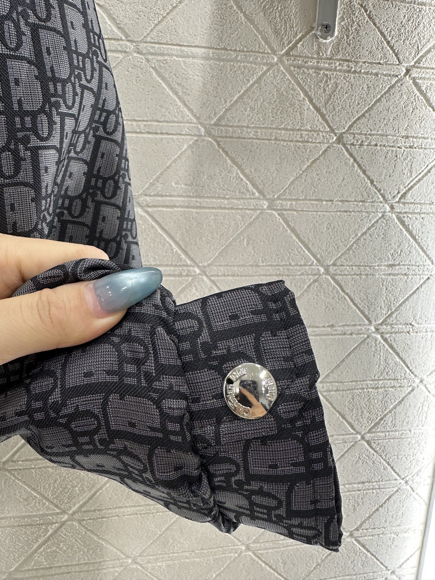 ♥Dio*♥2025新品上架连帽提花抽绳收腰棉服外套定制YB进口提花材质，羽绒棉填充内里，整件轻盈保暖，