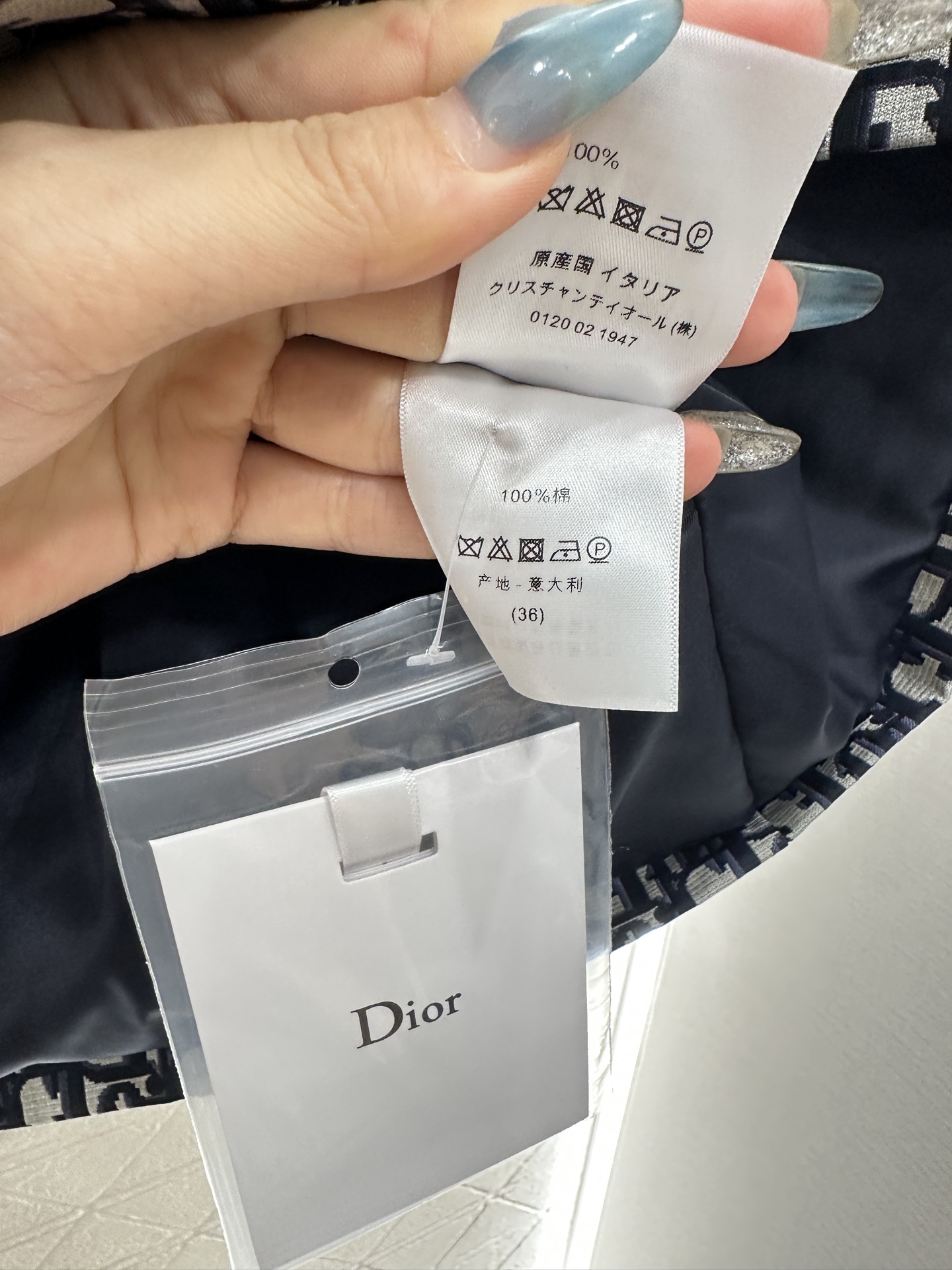 ♥Dio*♥2025新品上架连帽提花抽绳收腰棉服外套定制YB进口提花材质，羽绒棉填充内里，整件轻盈保暖，