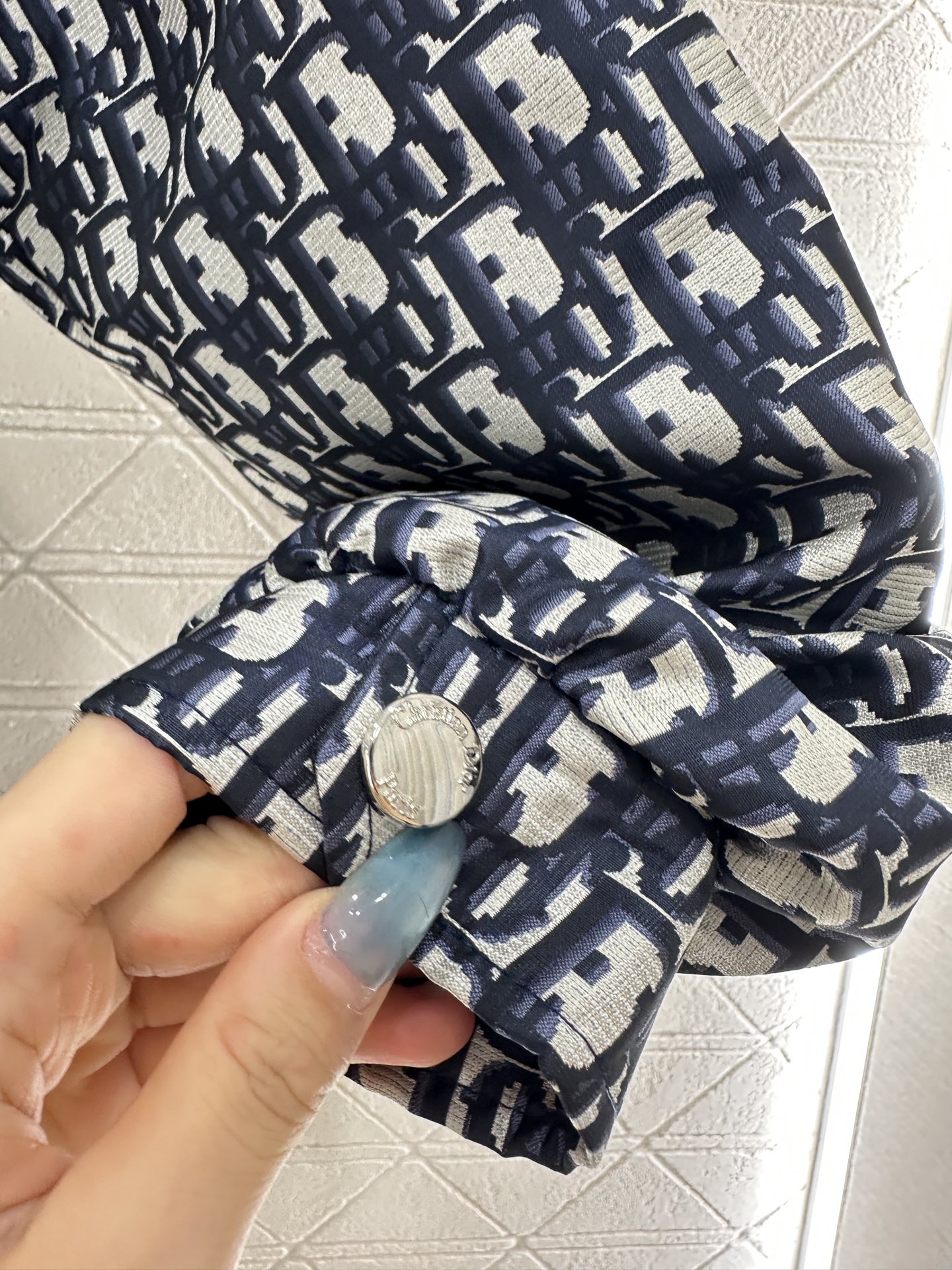 ♥Dio*♥2025新品上架连帽提花抽绳收腰棉服外套定制YB进口提花材质，羽绒棉填充内里，整件轻盈保暖，