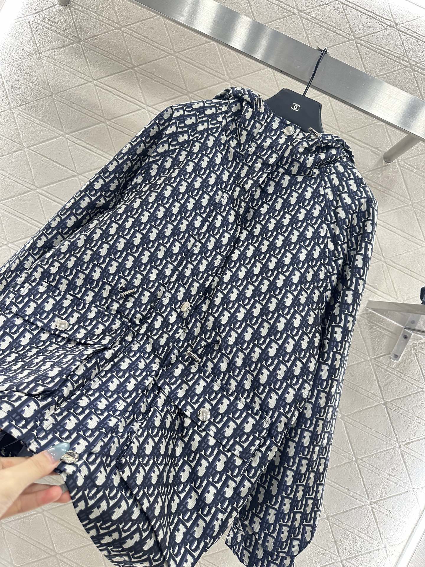 ♥Dio*♥2025新品上架连帽提花抽绳收腰棉服外套定制YB进口提花材质，羽绒棉填充内里，整件轻盈保暖，