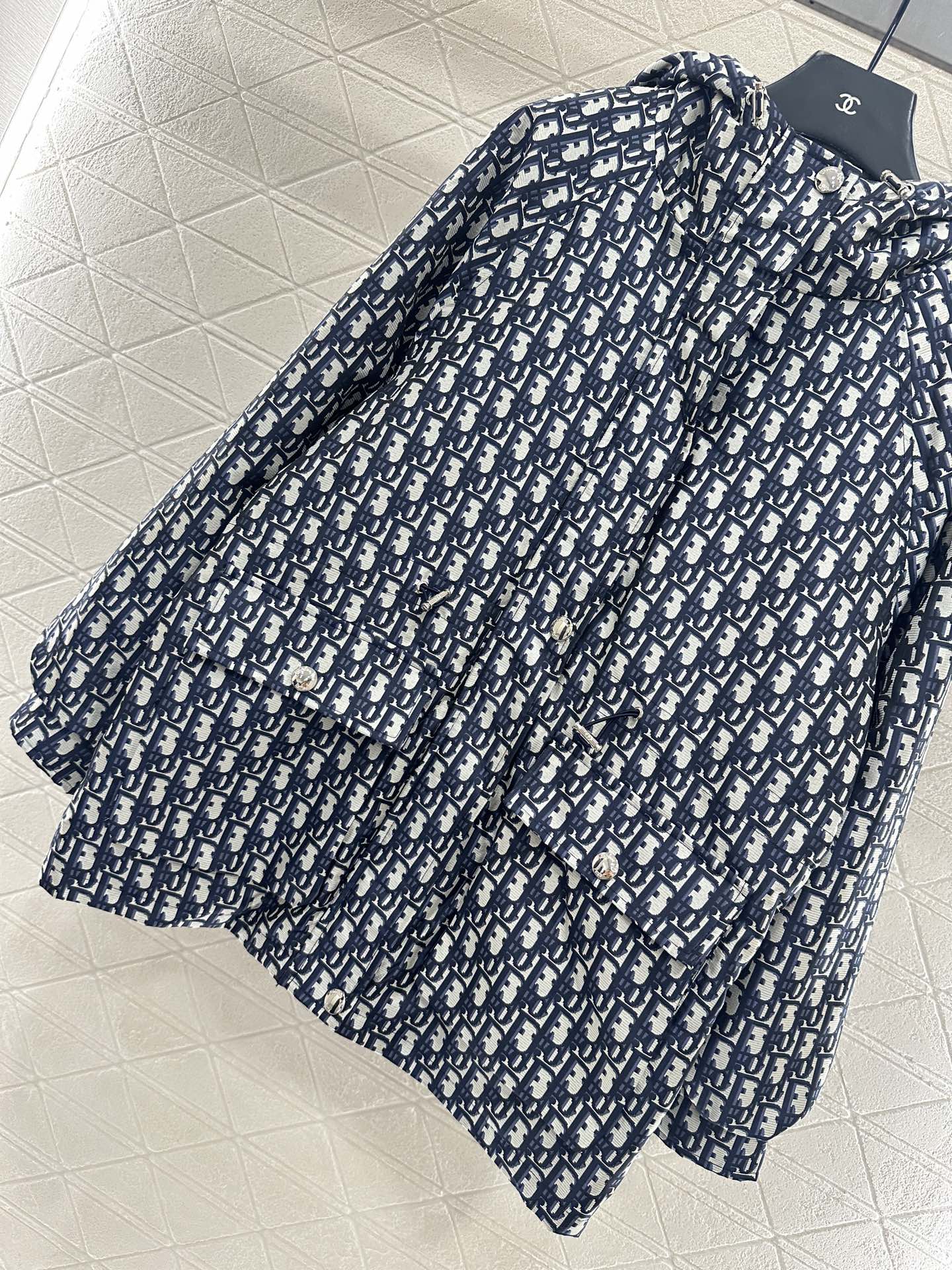 ♥Dio*♥2025新品上架连帽提花抽绳收腰棉服外套定制YB进口提花材质，羽绒棉填充内里，整件轻盈保暖，