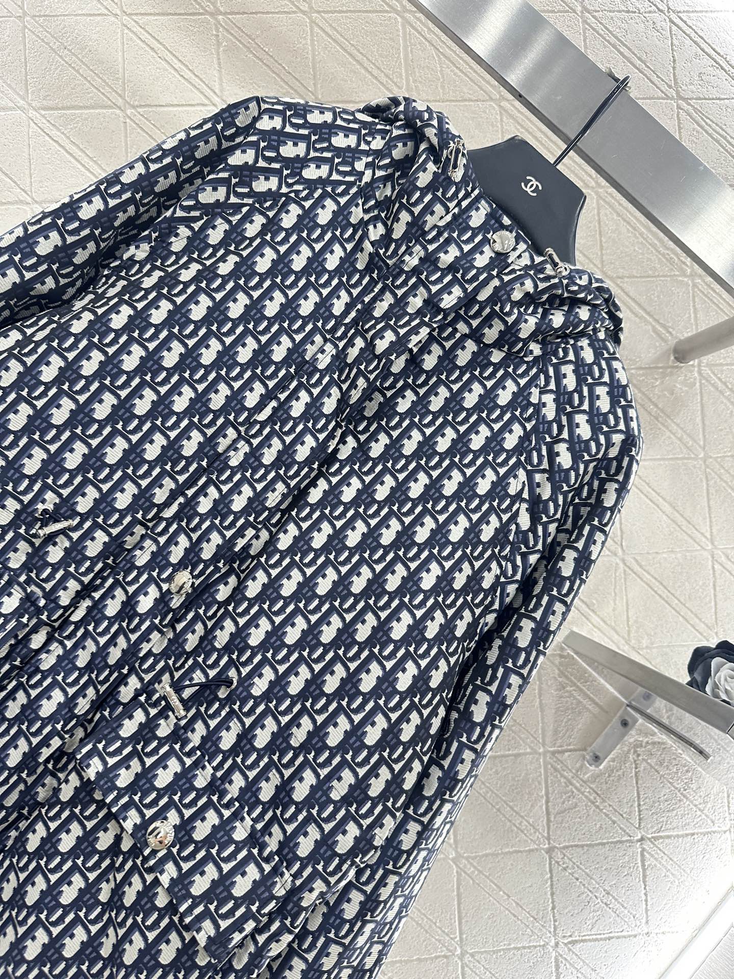 ♥Dio*♥2025新品上架连帽提花抽绳收腰棉服外套定制YB进口提花材质，羽绒棉填充内里，整件轻盈保暖，