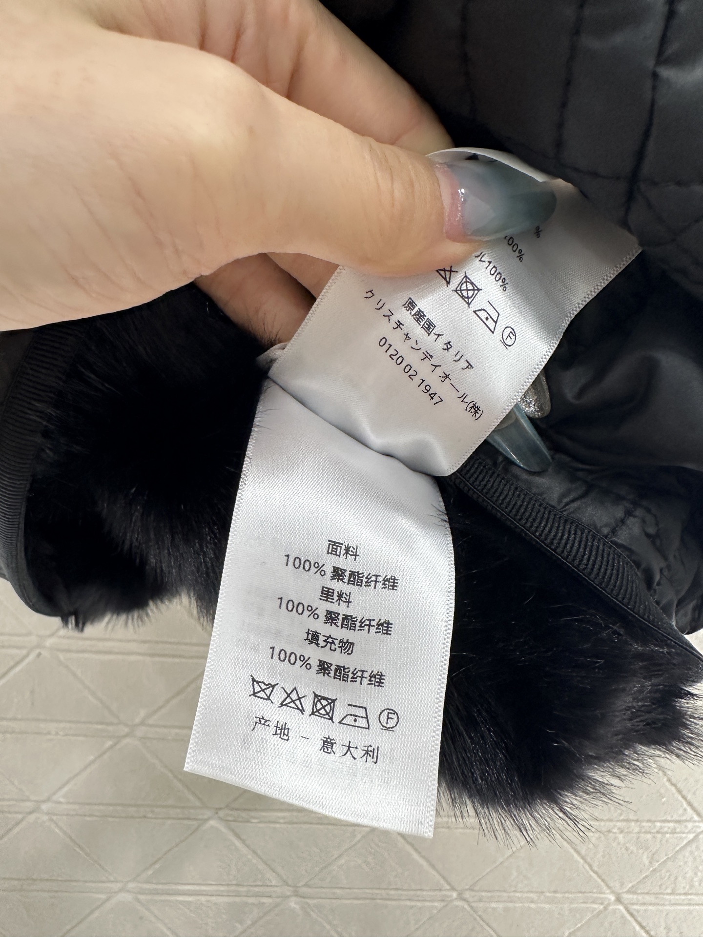 ♥Dio♥2025新品上架 两面穿马甲长裤棉服套装马甲两面穿设计,一侧饰以立体垂顺皮草毛绒材质,质感柔软