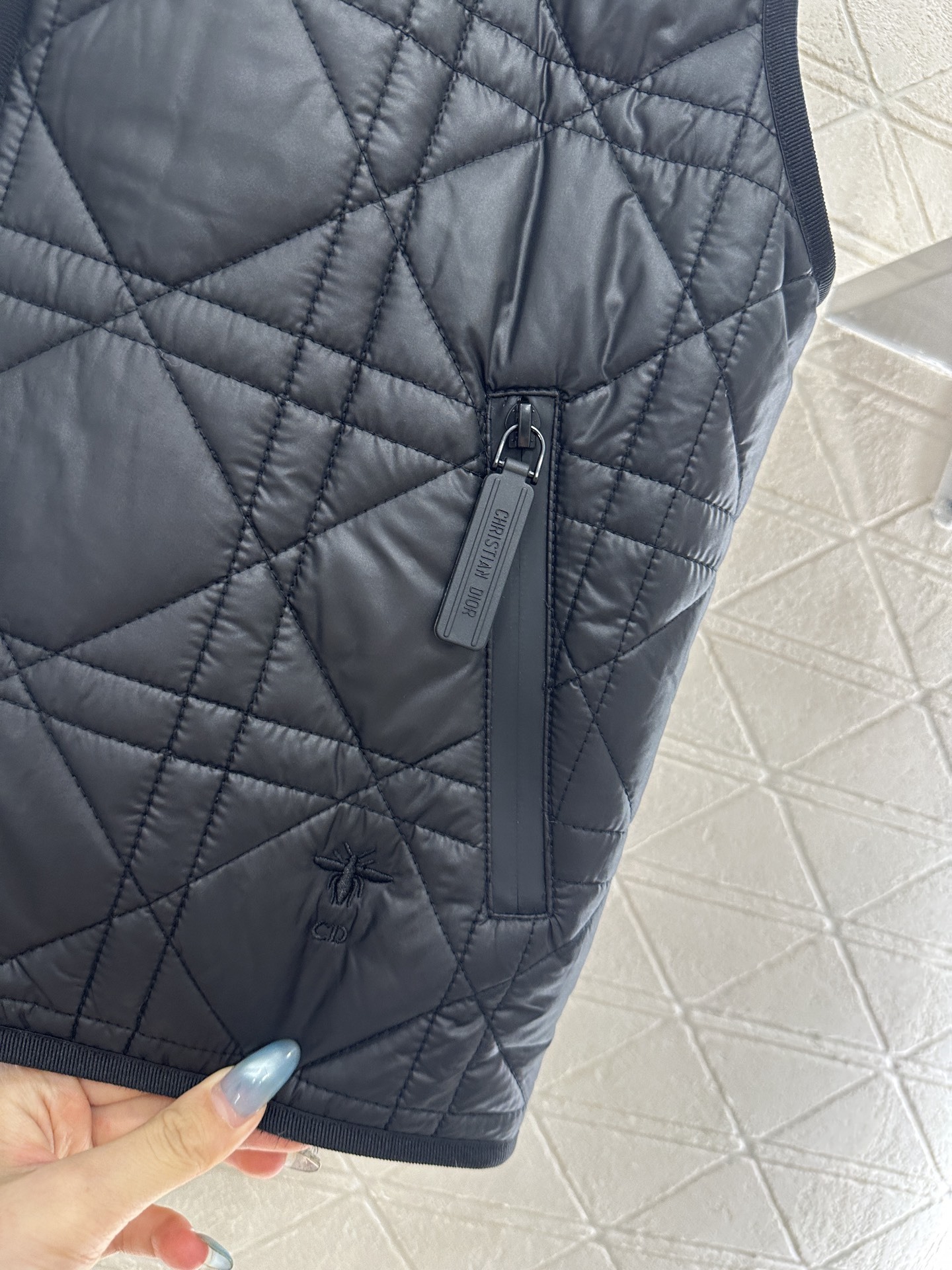 ♥Dio♥2025新品上架 两面穿马甲长裤棉服套装马甲两面穿设计,一侧饰以立体垂顺皮草毛绒材质,质感柔软