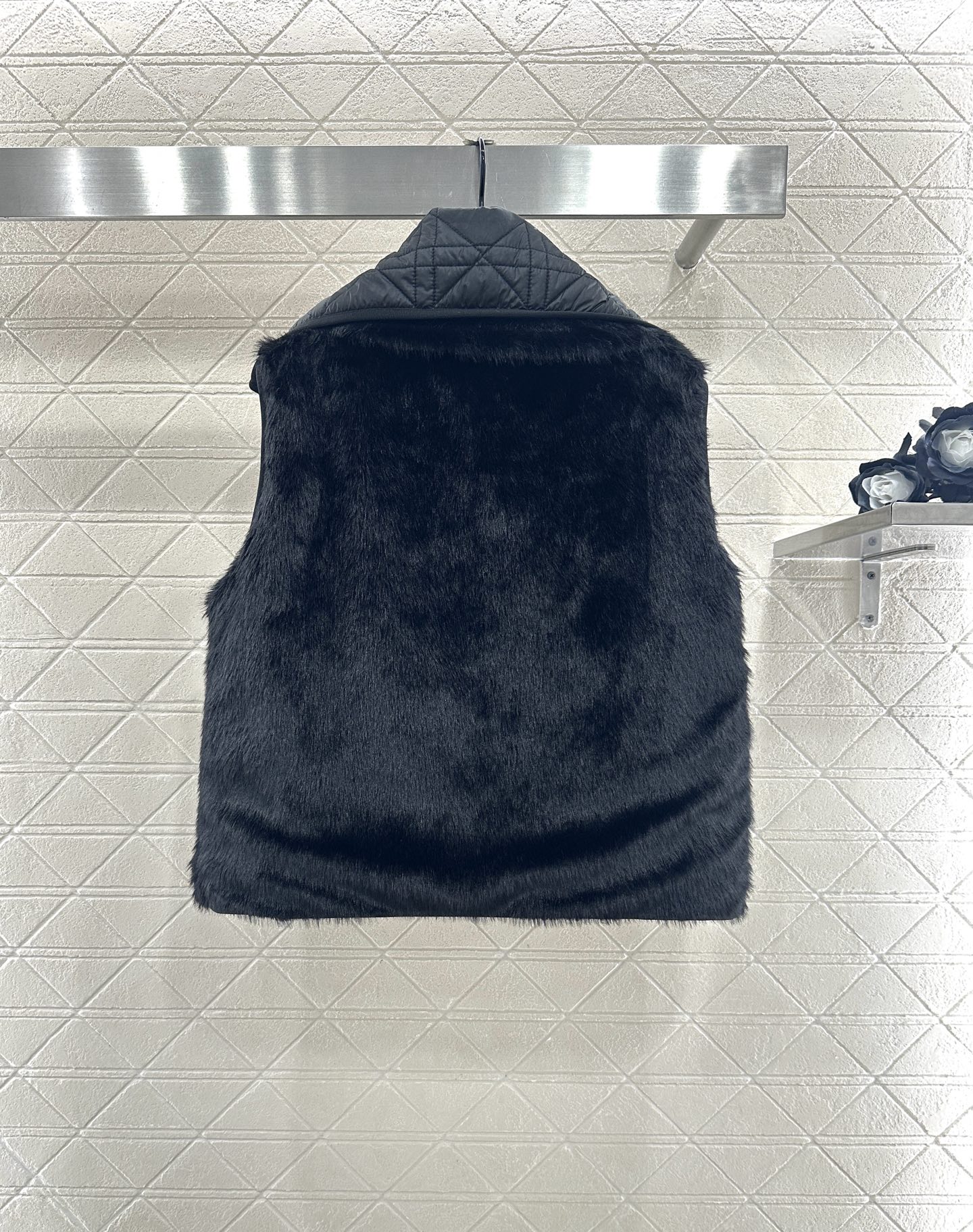 ♥Dio♥2025新品上架 两面穿马甲长裤棉服套装马甲两面穿设计,一侧饰以立体垂顺皮草毛绒材质,质感柔软