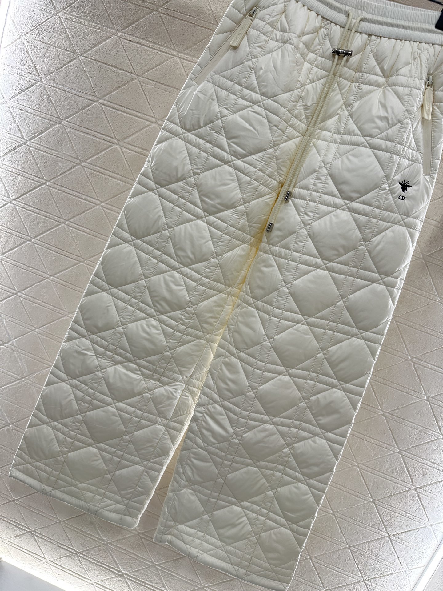 ♥Dio♥2025新品上架 两面穿马甲长裤棉服套装马甲两面穿设计,一侧饰以立体垂顺皮草毛绒材质,质感柔软