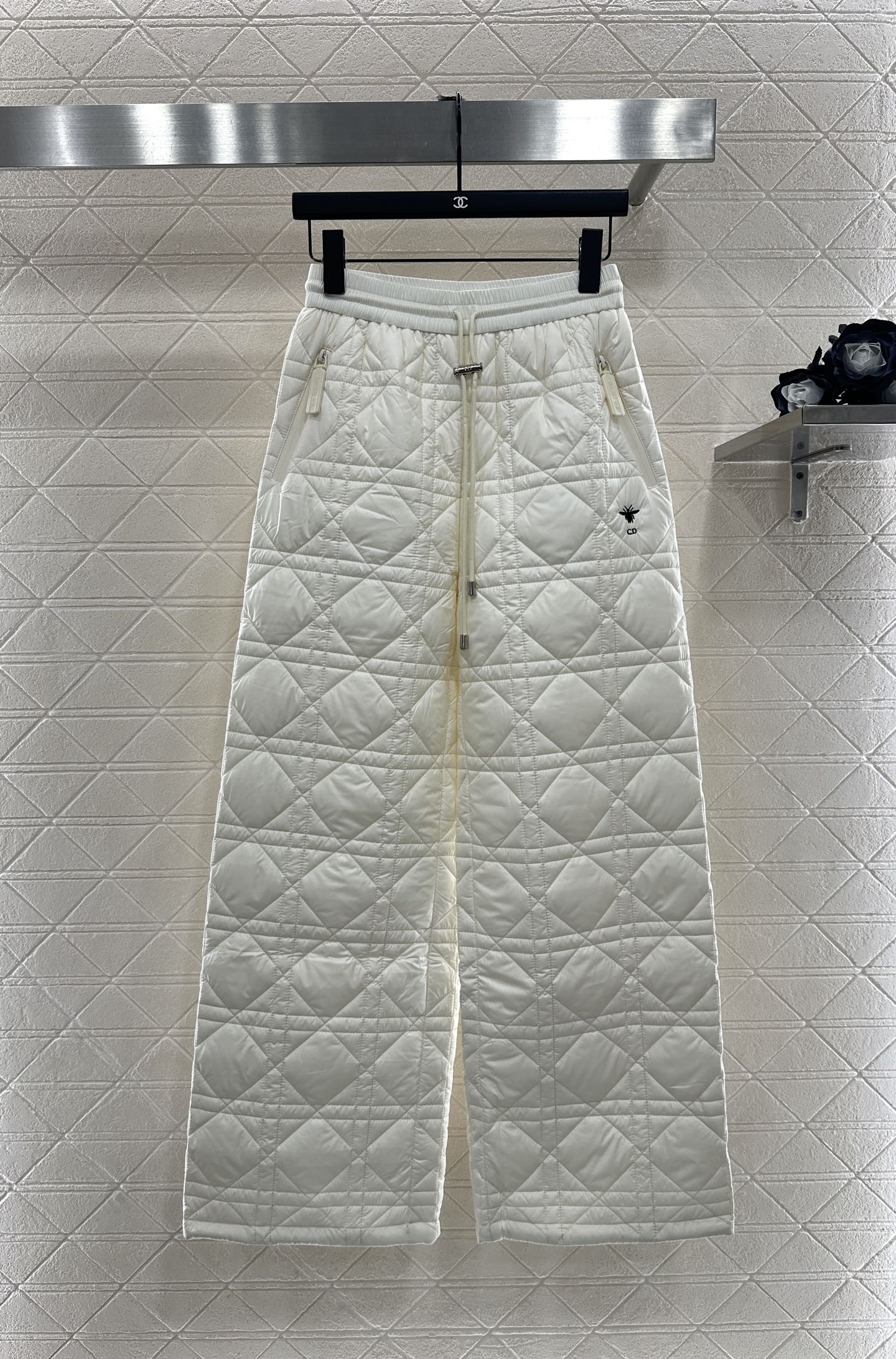 ♥Dio♥2025新品上架 两面穿马甲长裤棉服套装马甲两面穿设计，一侧饰以立体垂顺皮草毛绒材质，质感柔软