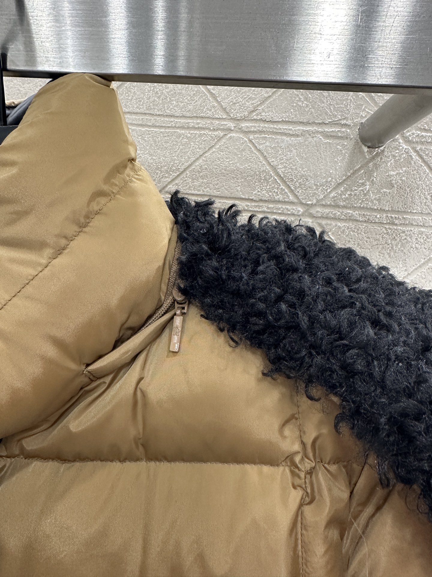 ♥Moncle*♥2025新品上架泰迪羊羔毛可拆卸连帽羽绒外套定制YB防风防水尼龙材质，质感上乘，可拆卸