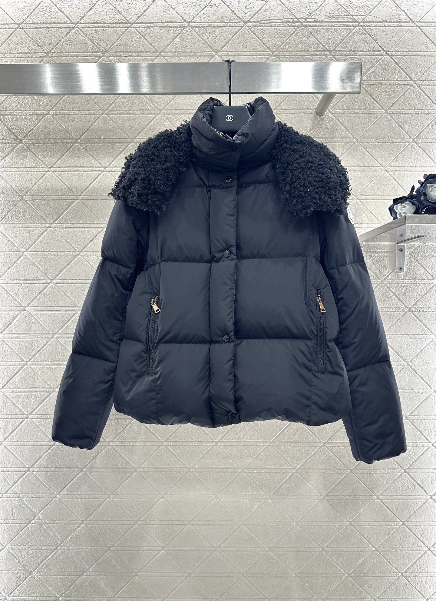 ♥Moncle*♥2025新品上架泰迪羊羔毛可拆卸连帽羽绒外套定制YB防风防水尼龙材质，质感上乘，可拆卸