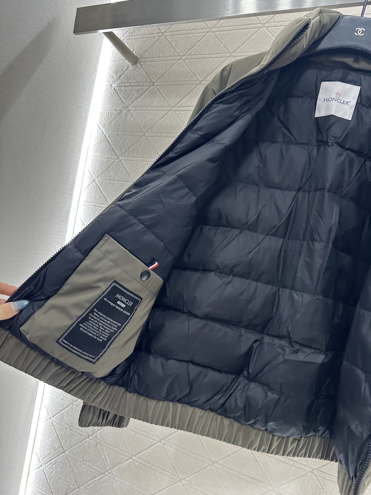 ♥Moncle*♥2025新品上架 立领棉服外套定制YB进口防水防风尼龙材质，羽绒棉填充内里，整件轻盈保