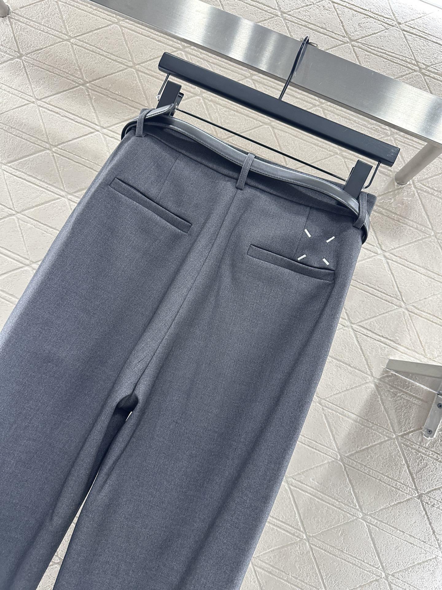 ♥MM6*♥2025新品上架 徽标腰带阔腿西装长裤定制YB进口人棉材质,质感光泽垂顺,穿搭松弛,阔腿直筒