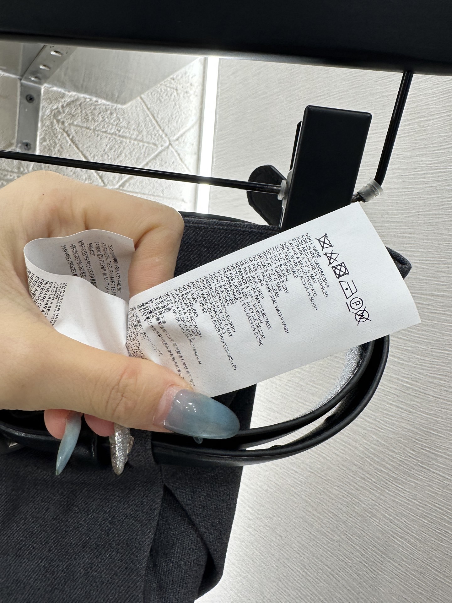 ♥MM6*♥2025新品上架 徽标腰带阔腿西装长裤定制YB进口人棉材质,质感光泽垂顺,穿搭松弛,阔腿直筒