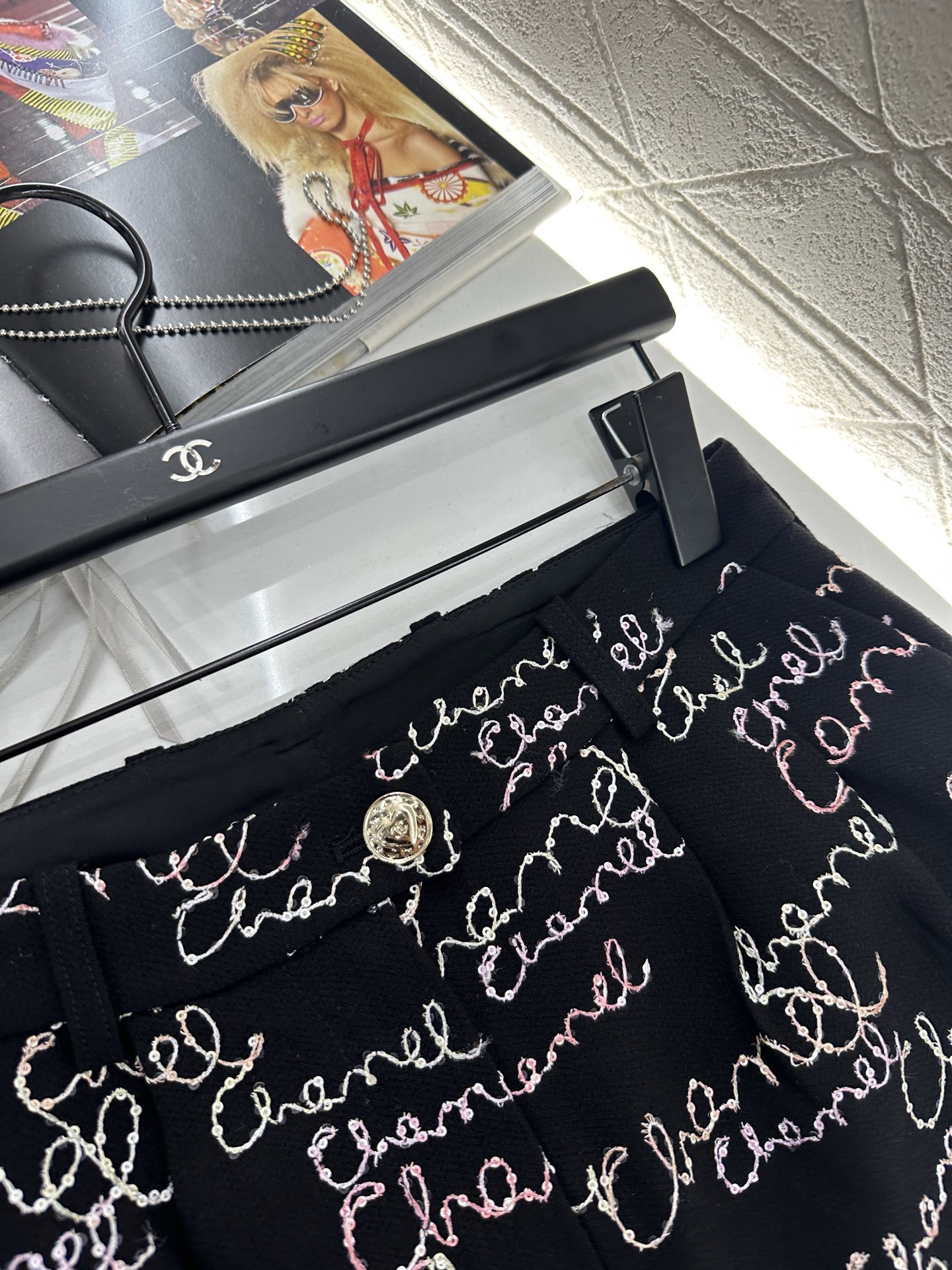 ♥Chane*♥2025新品上架 提花棉服外套短裤套装定制YB百分百羊毛材质,利用刺绣➕亮片呈现出复古提