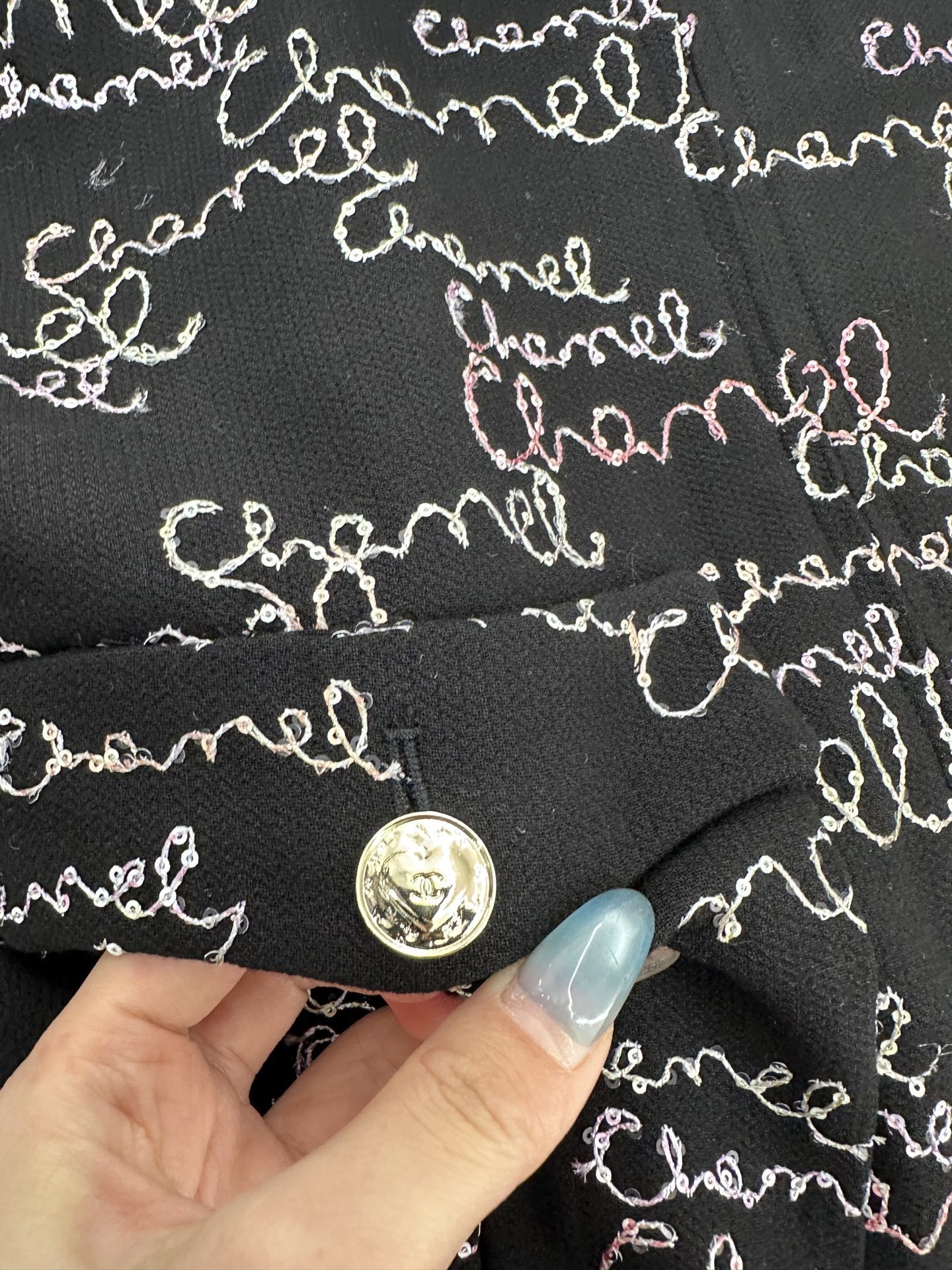 ♥Chane*♥2025新品上架 提花棉服外套短裤套装定制YB百分百羊毛材质,利用刺绣➕亮片呈现出复古提