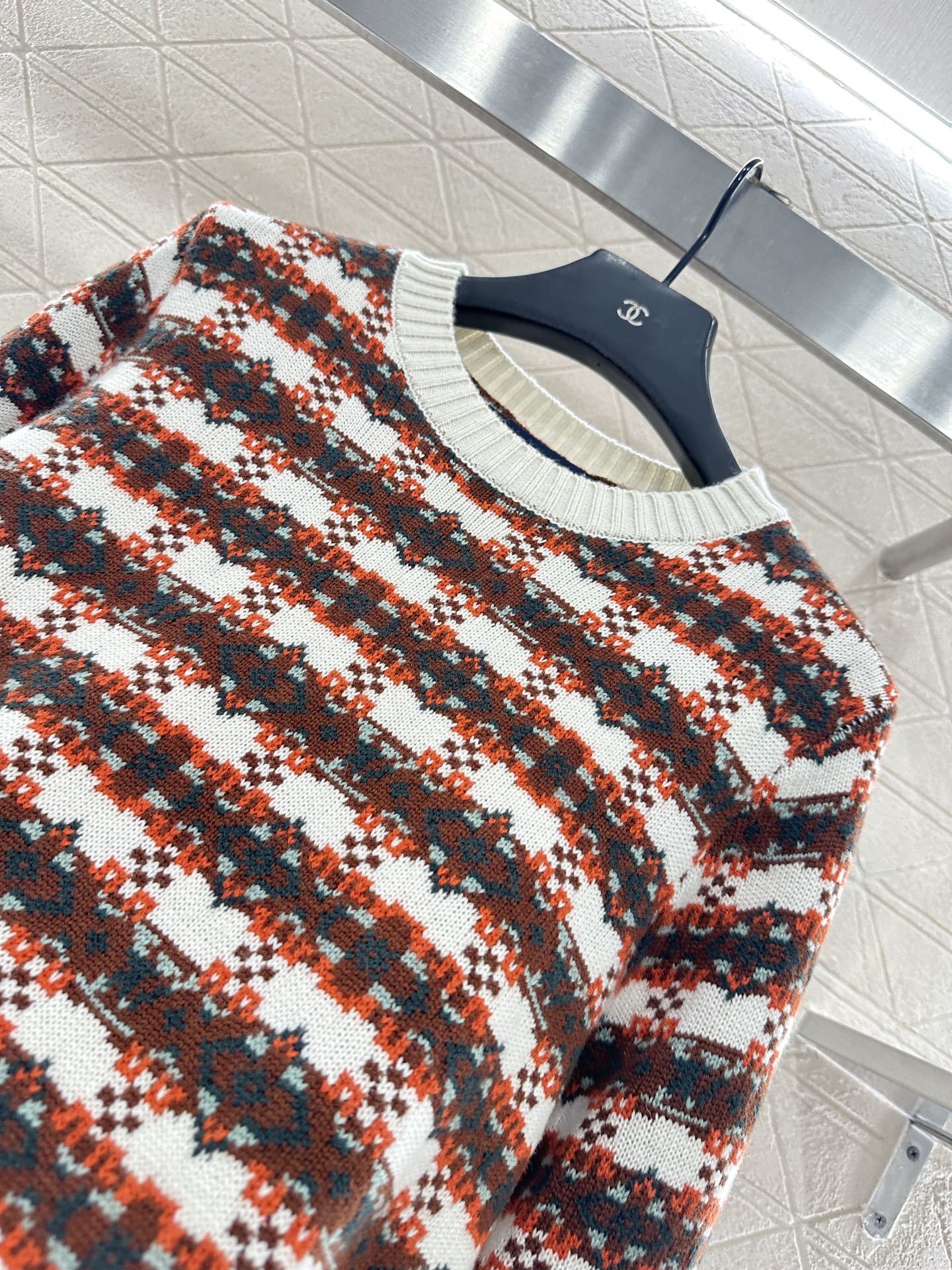 ♥Louis vuitto*♥2025新品上架 圆领针织套头毛衣定制YB羊毛纱线织造,质感光泽,柔软亲肤