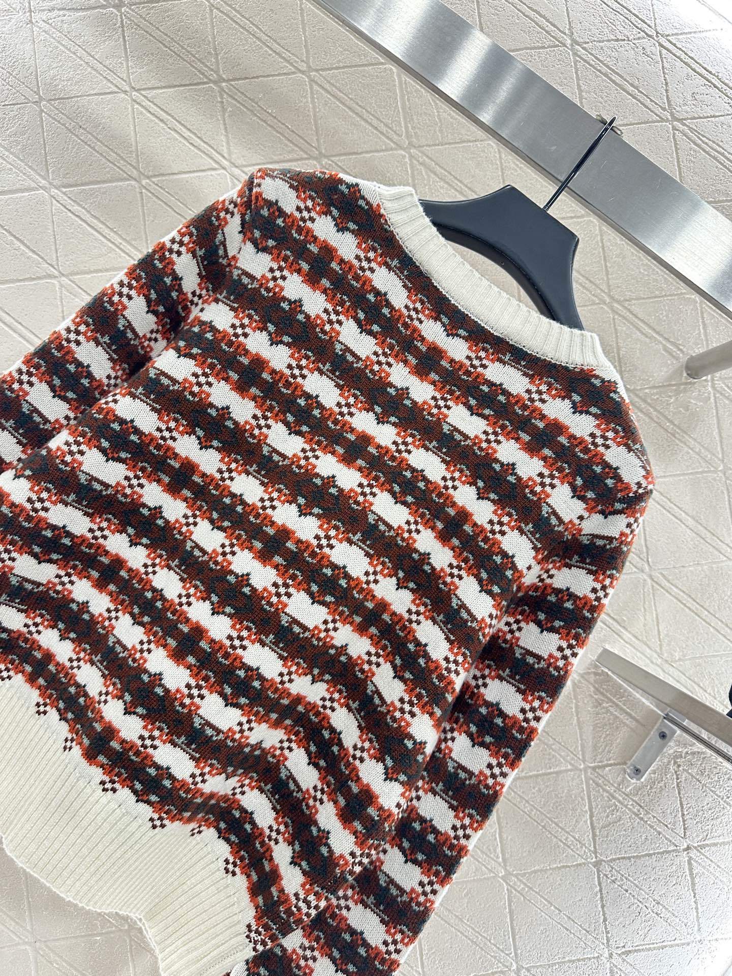 ♥Louis vuitto*♥2025新品上架 圆领针织套头毛衣定制YB羊毛纱线织造,质感光泽,柔软亲肤