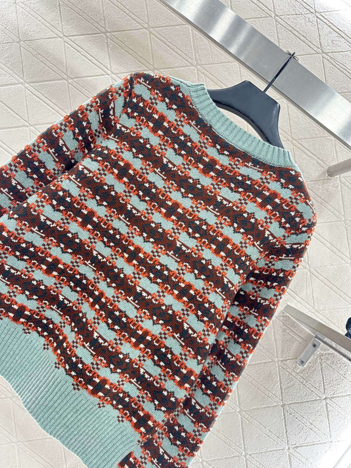 ♥Louis vuitto*♥2025新品上架 圆领针织套头毛衣定制YB羊毛纱线织造,质感光泽,柔软亲肤