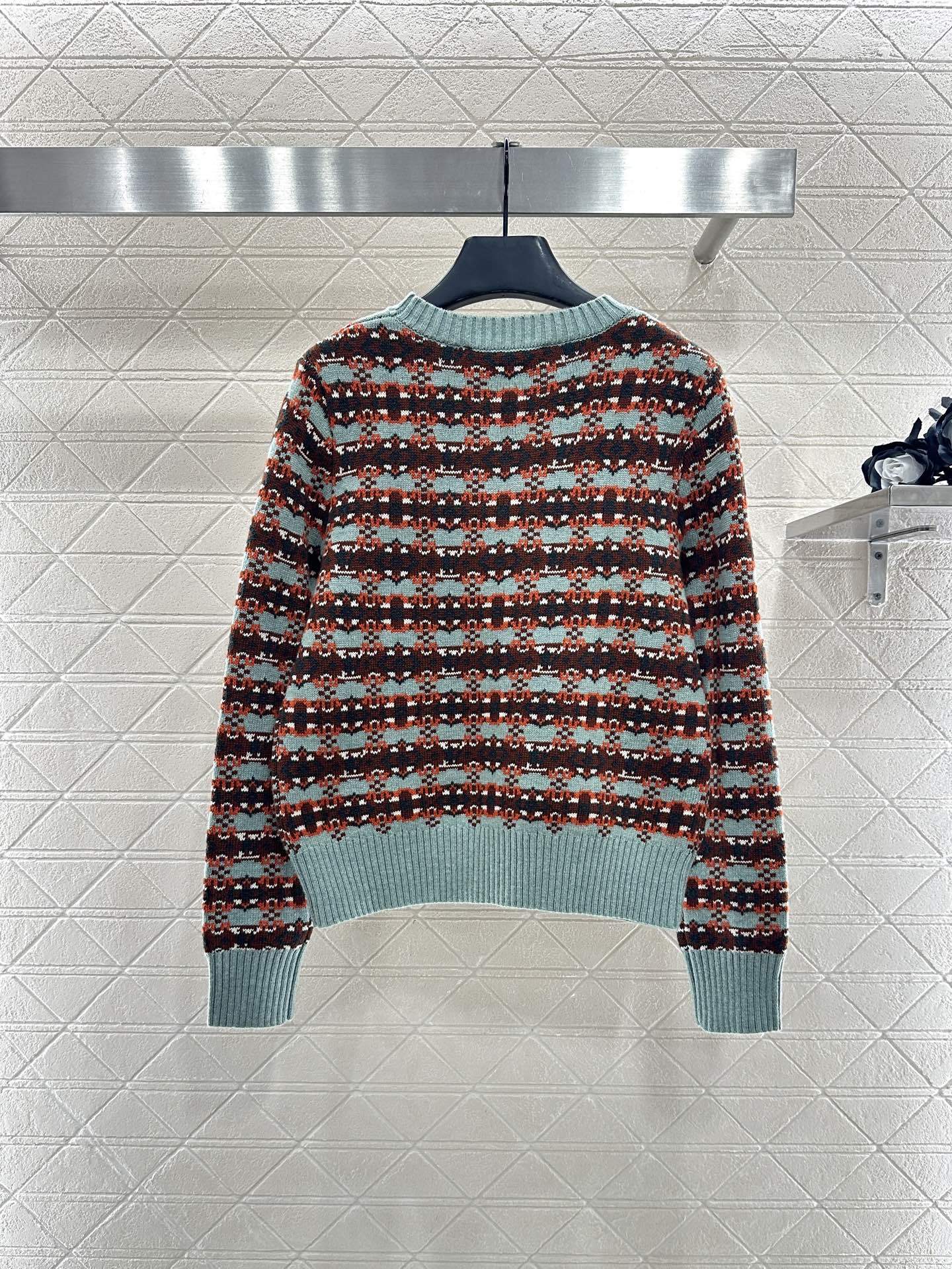 ♥Louis vuitto*♥2025新品上架 圆领针织套头毛衣定制YB羊毛纱线织造,质感光泽,柔软亲肤