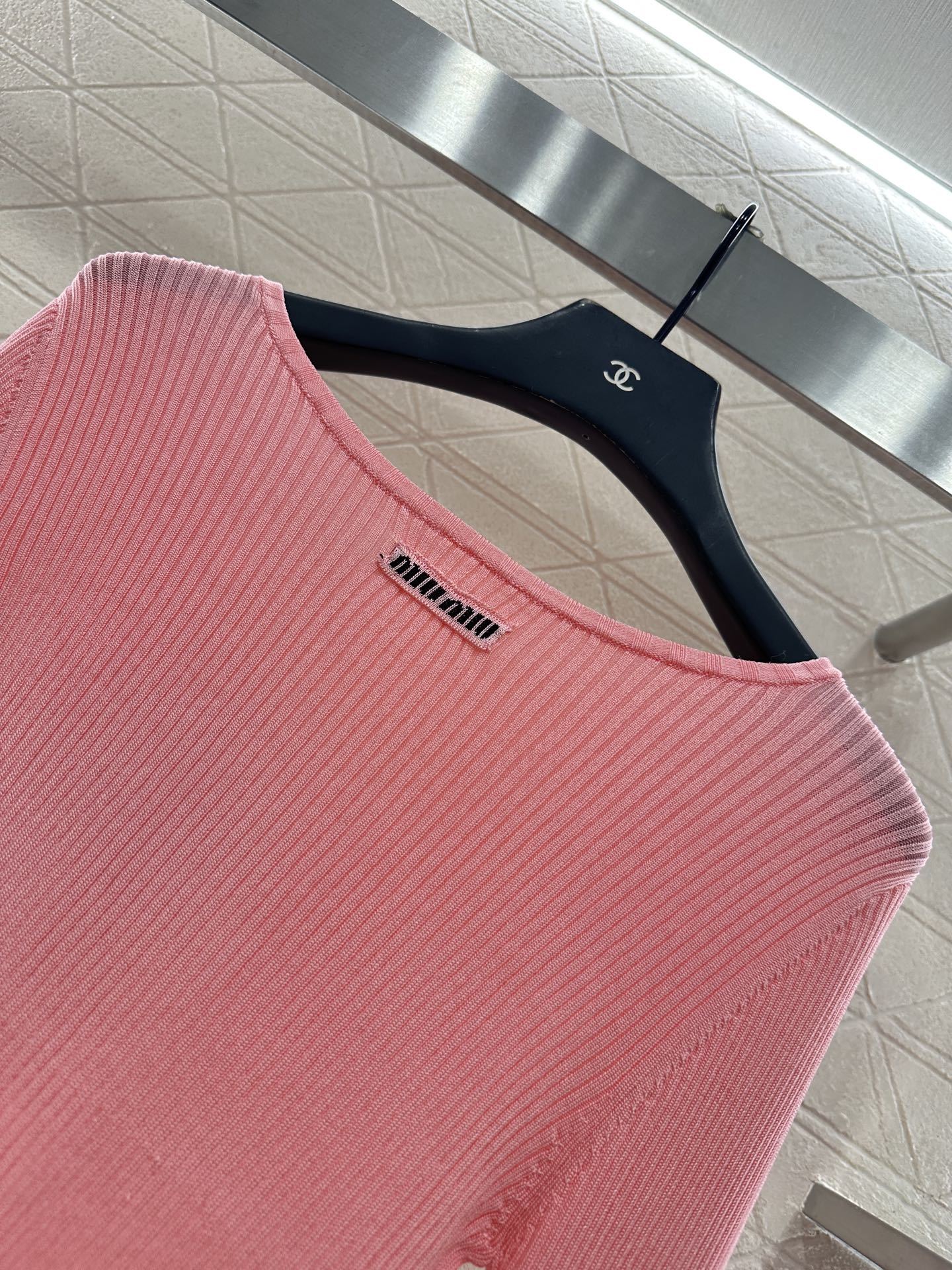 ♥Miumi*♥2025新品上架 修身打底条纹针织长袖定制YB丝毛纱线织造,质感高级,舒适柔软,平口大一