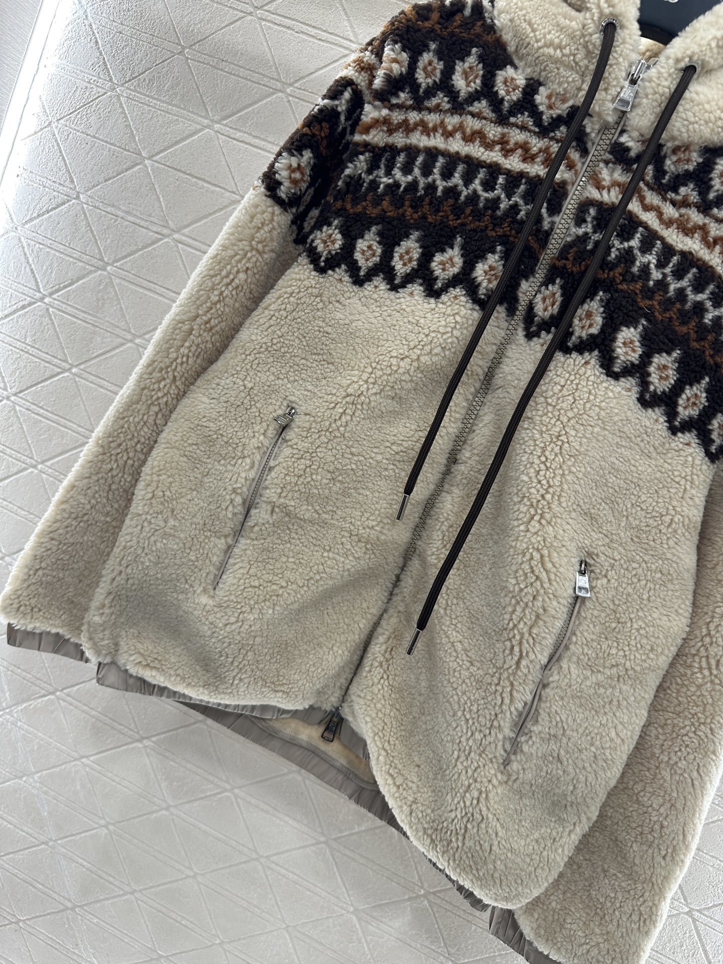 ♥Moncle*♥2025新品上架 泰迪毛绒连帽费尔岛花纹外套定制YB进口泰迪毛绒材质,颗粒毛绒肌理,舒