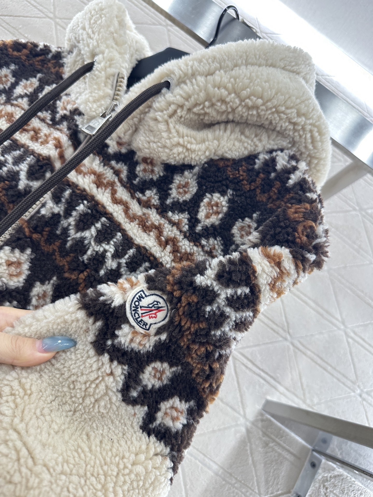 ♥Moncle*♥2025新品上架 泰迪毛绒连帽费尔岛花纹外套定制YB进口泰迪毛绒材质,颗粒毛绒肌理,舒