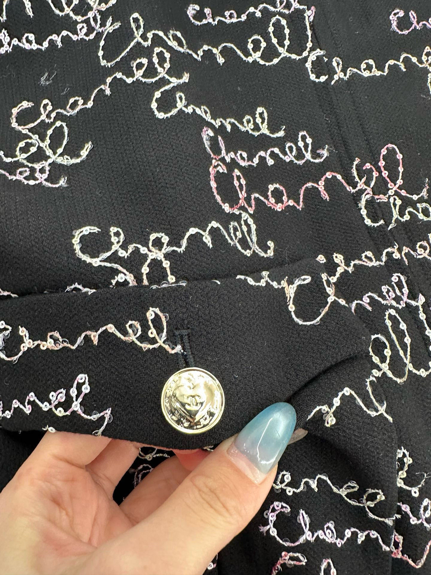 ♥Chane*♥2025新品上架 提花棉服外套短裤套装定制YB百分百羊毛材质,利用刺绣➕亮片呈现出复古提