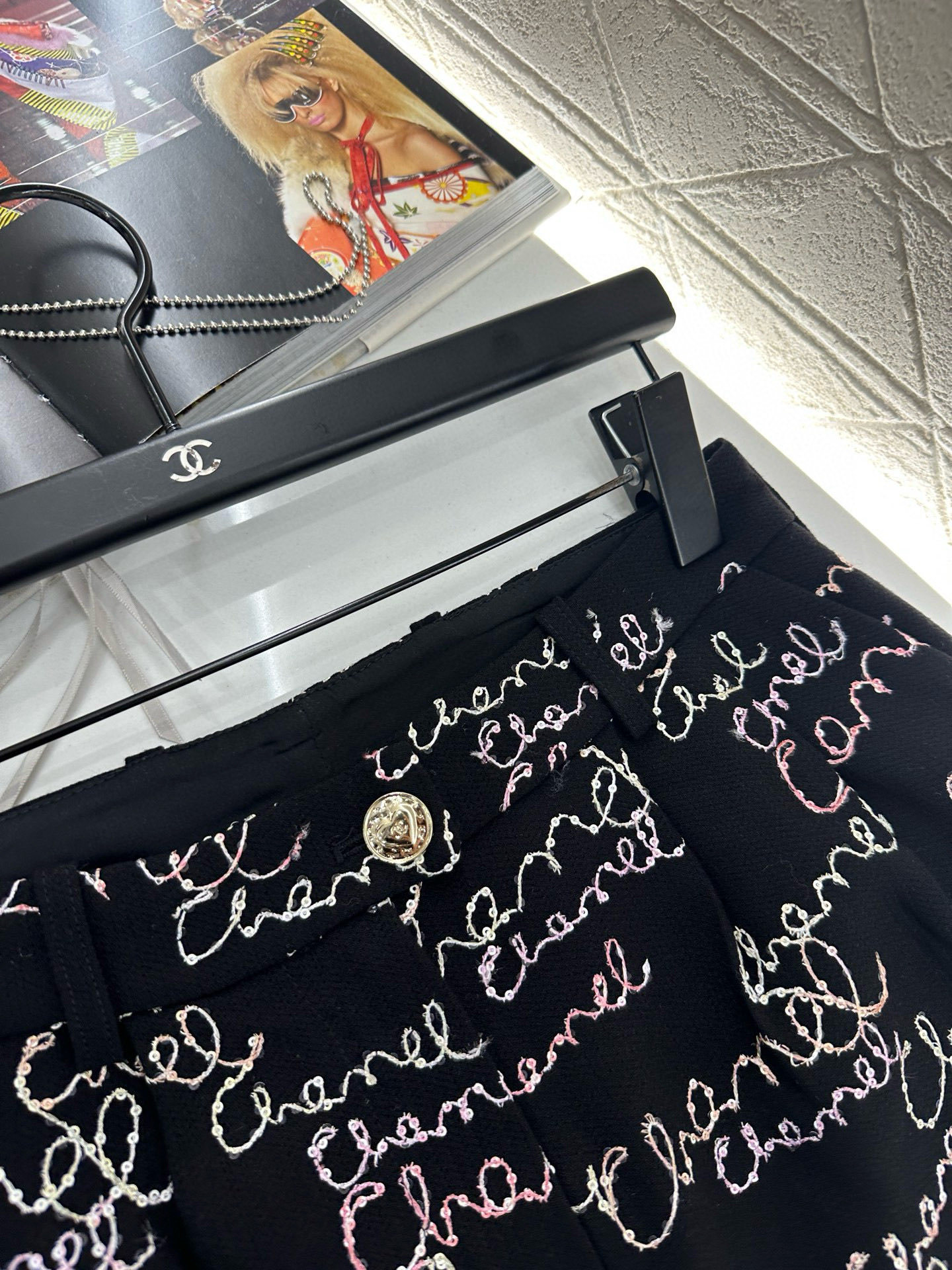 ♥Chane*♥2025新品上架 提花棉服外套短裤套装定制YB百分百羊毛材质,利用刺绣➕亮片呈现出复古提