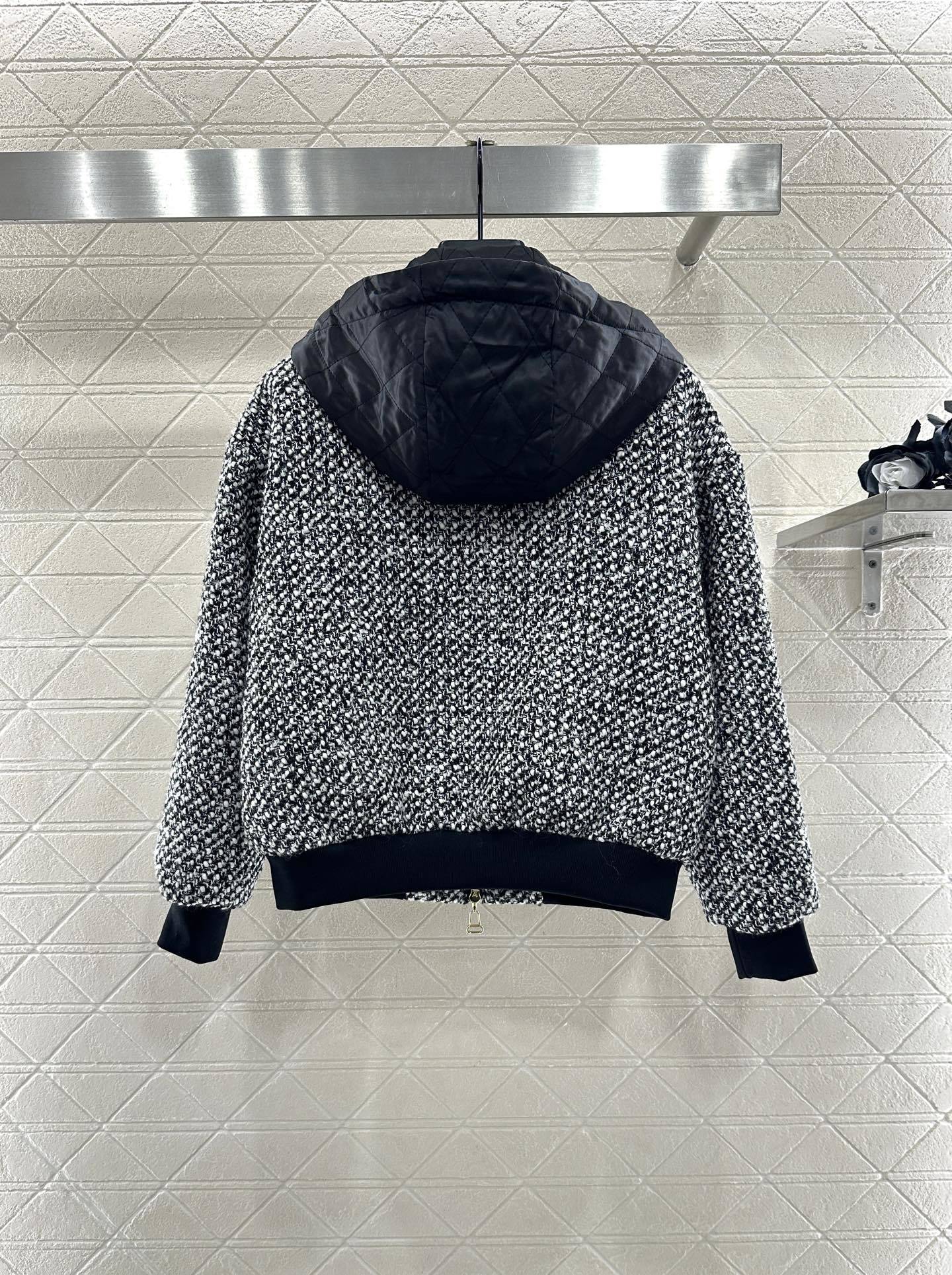 ♥Louis vuitto*♥2025新品上架 拼接连帽毛呢抽绳外套定制YB进口精纺羊毛材质,挺括有型,