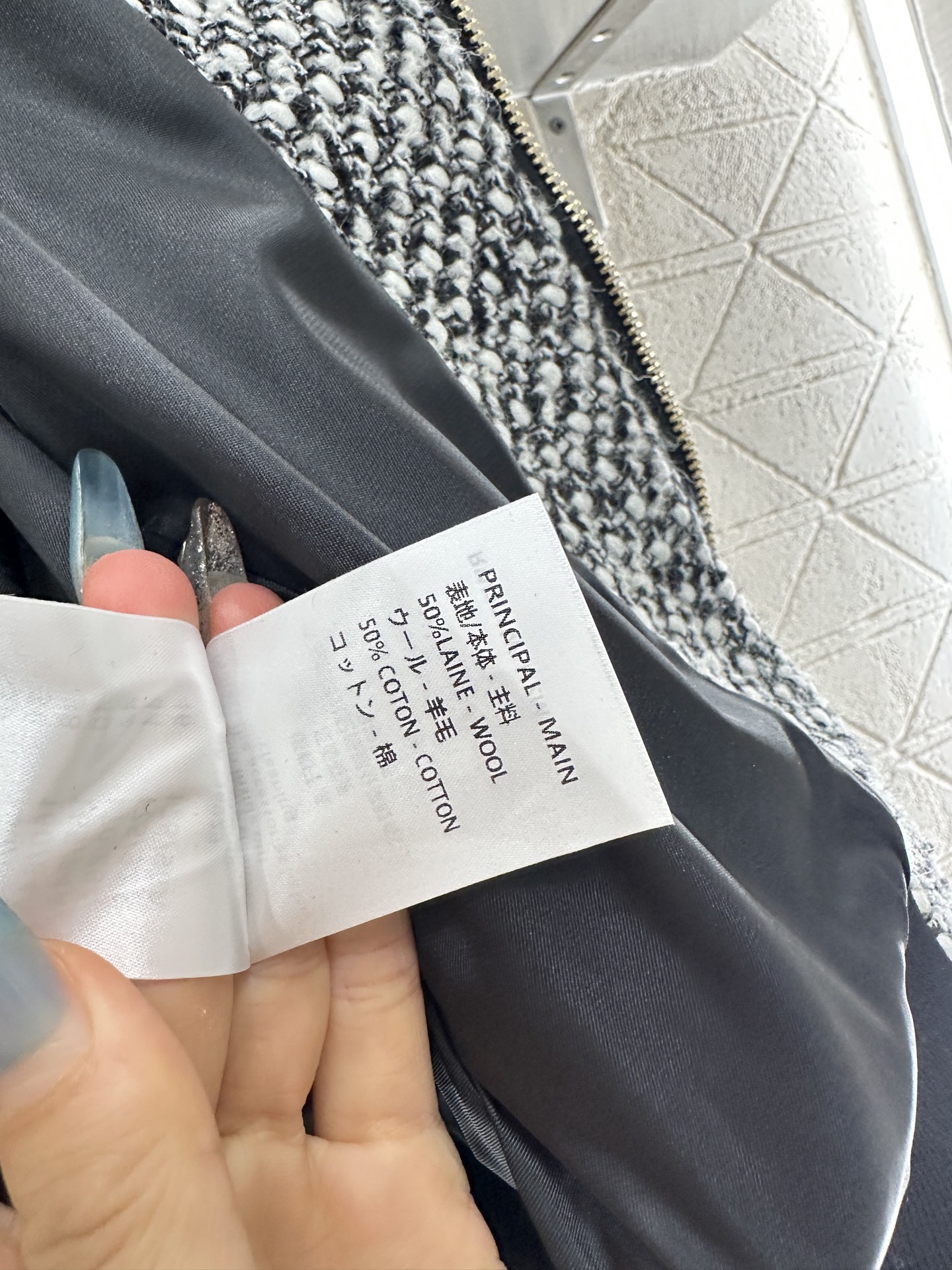 ♥Louis vuitto*♥2025新品上架 拼接连帽毛呢抽绳外套定制YB进口精纺羊毛材质,挺括有型,