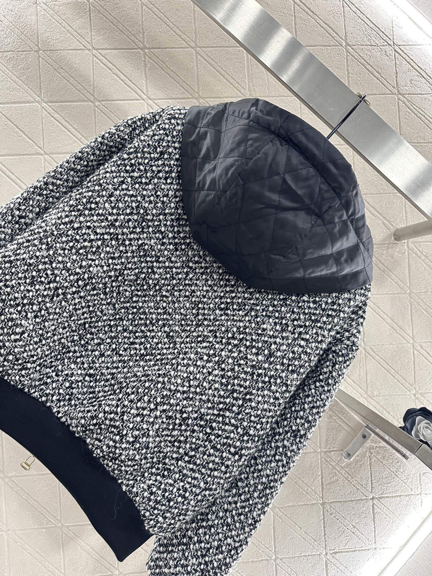 ♥Louis vuitto*♥2025新品上架 拼接连帽毛呢抽绳外套定制YB进口精纺羊毛材质,挺括有型,